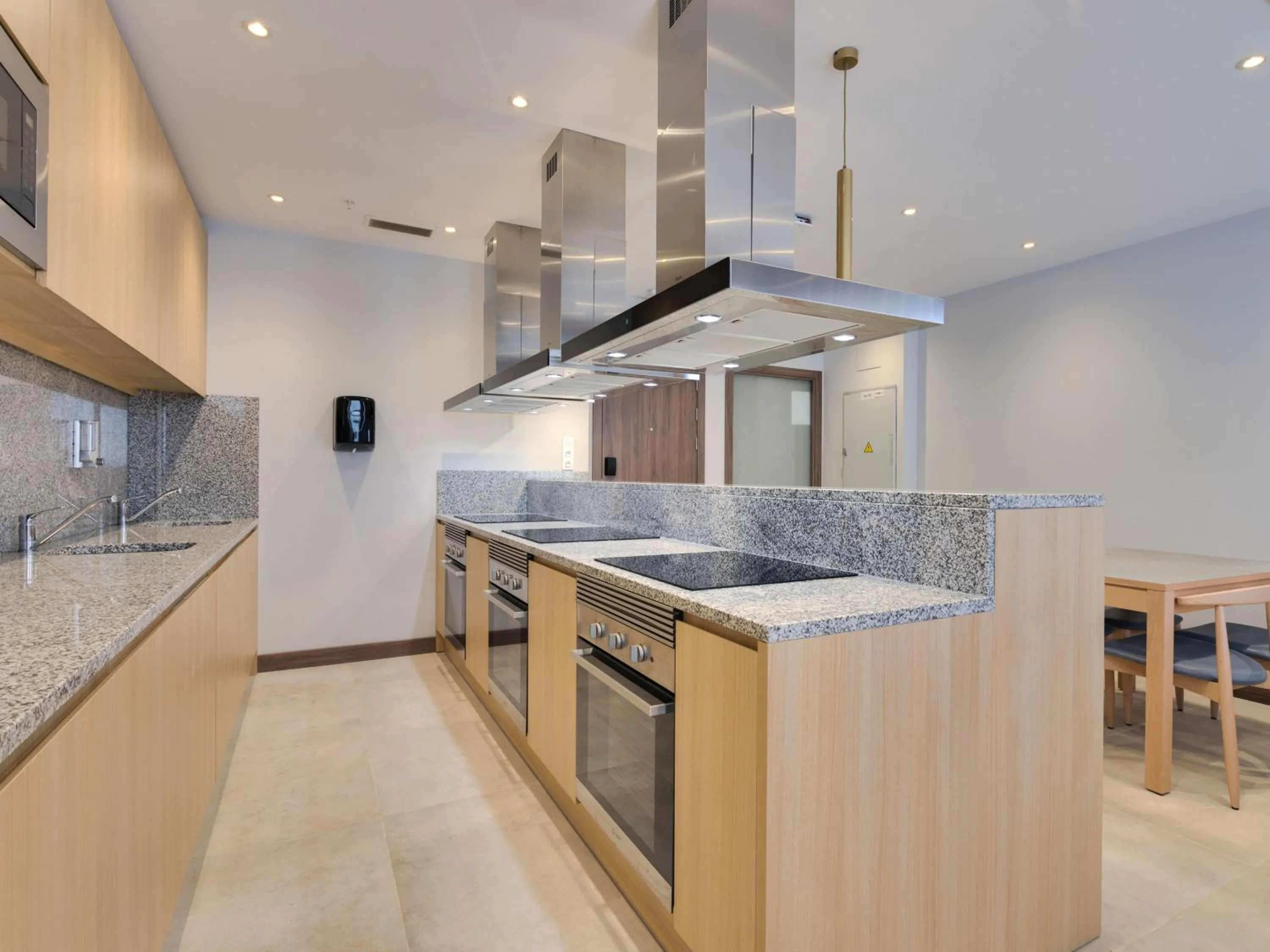 Communal kitchen in Livensa Living Studios Málaga Feria