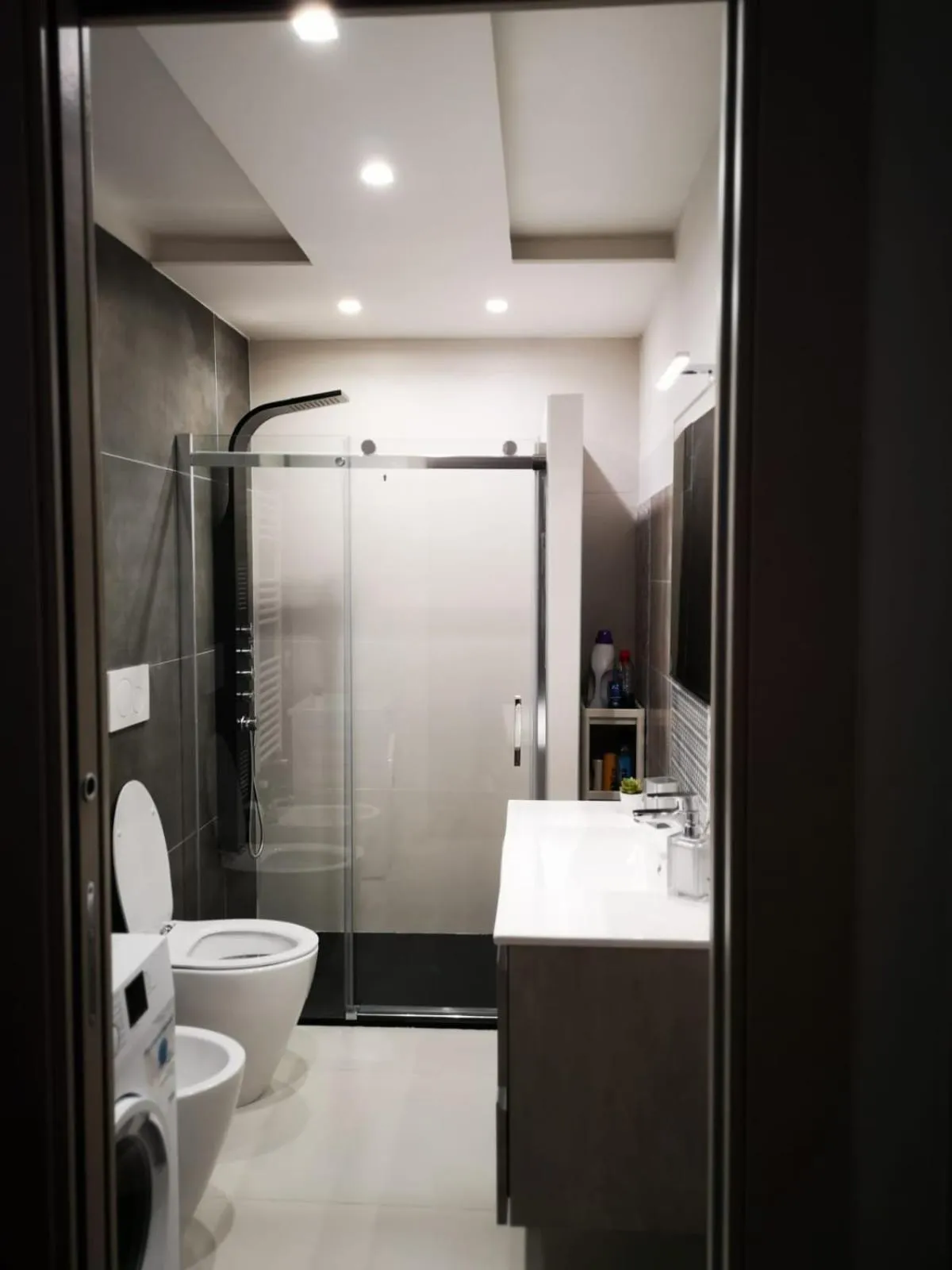 Bathroom in Belvedere 75