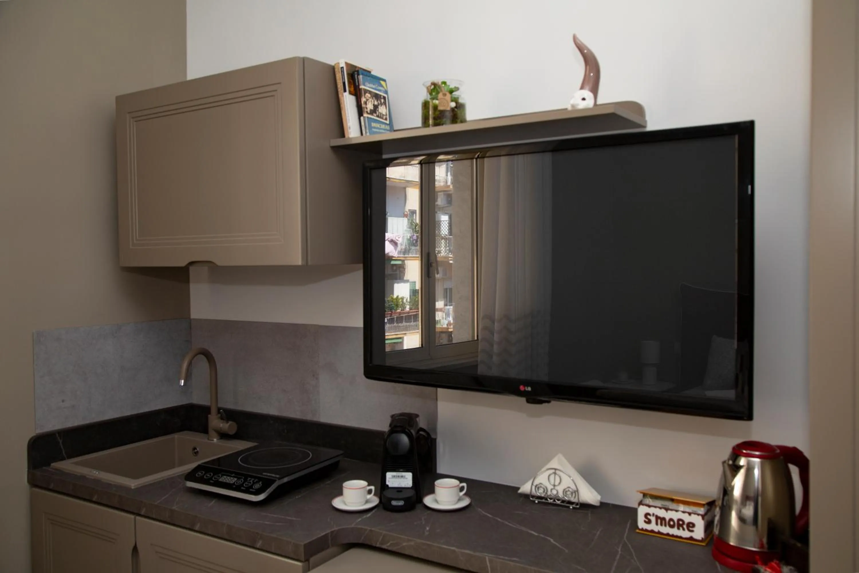 Coffee/tea facilities in Belvedere 75