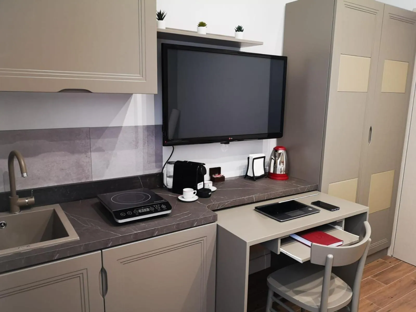 TV and multimedia in Belvedere 75