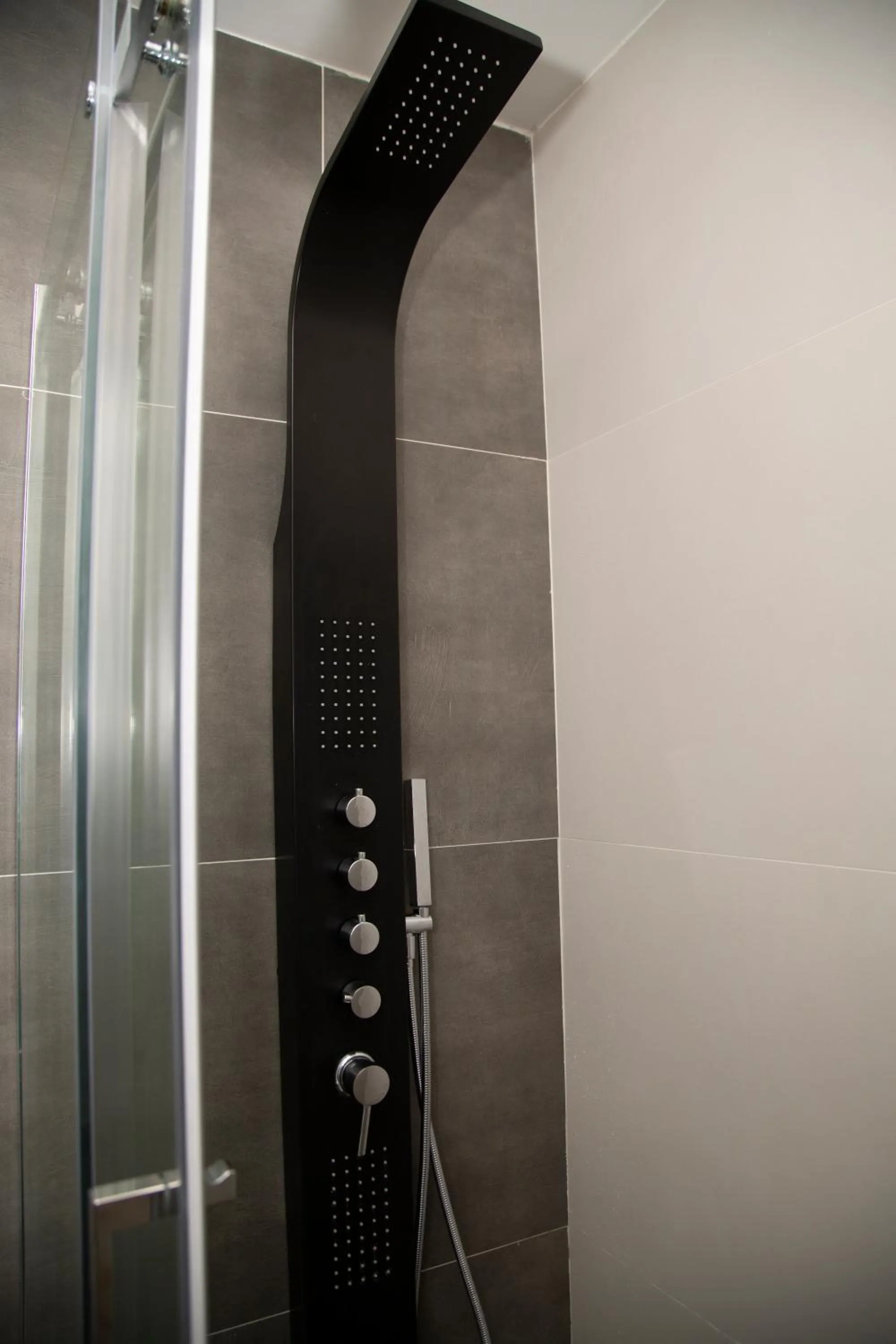 Shower in Belvedere 75
