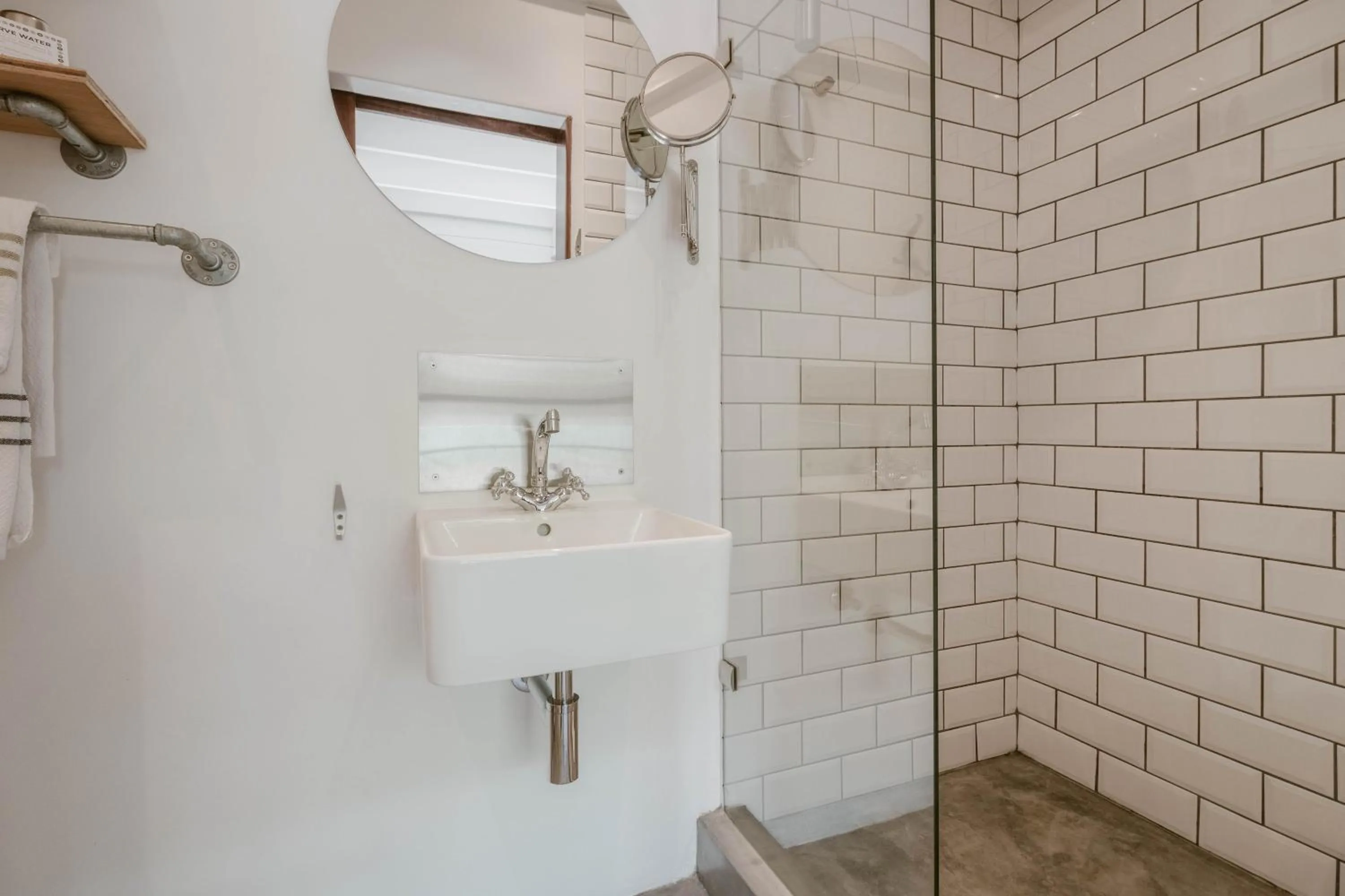 Shower in Gonana Guesthouse