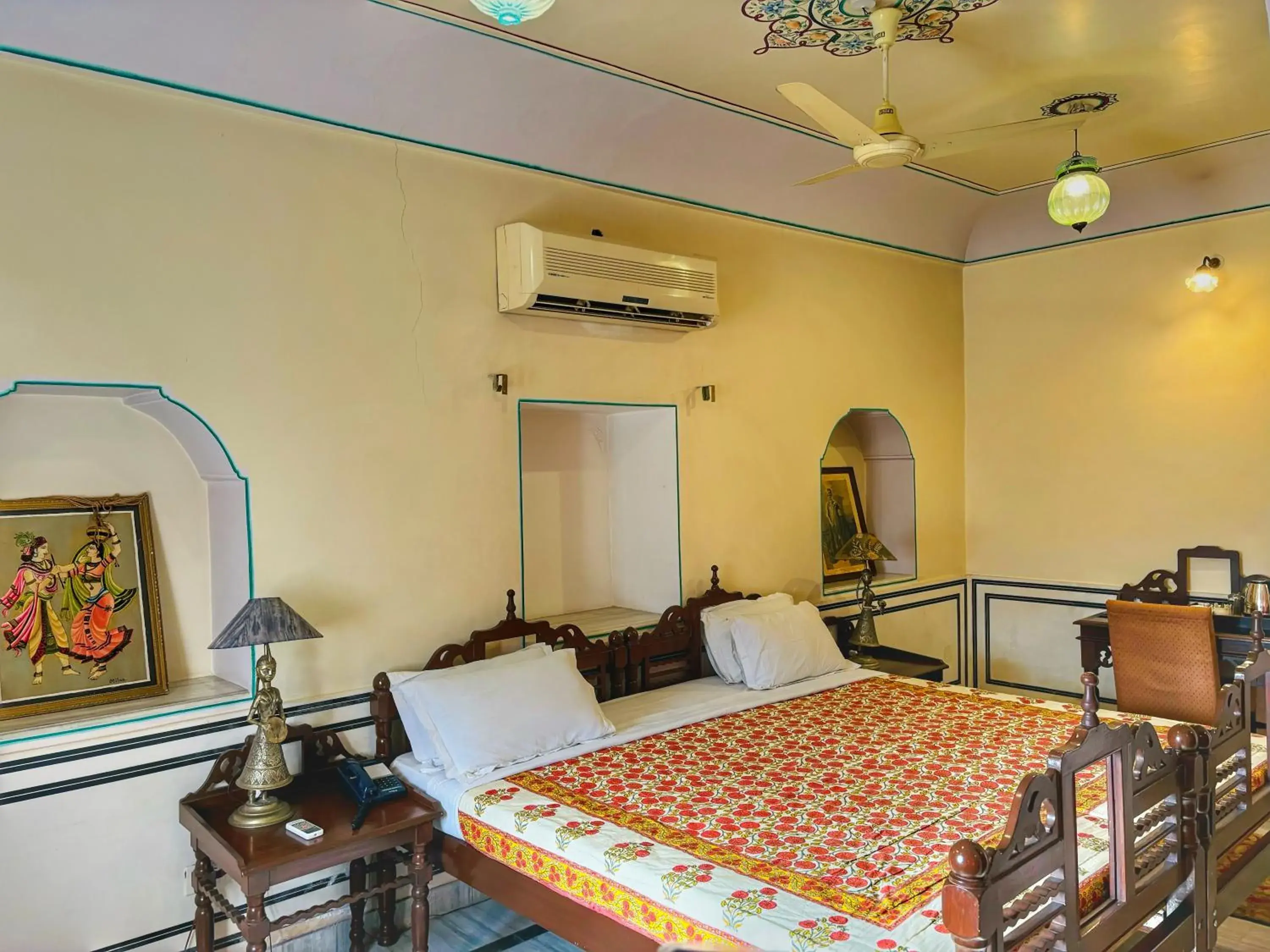 Bed in Saba Haveli Bed in Saba Haveli