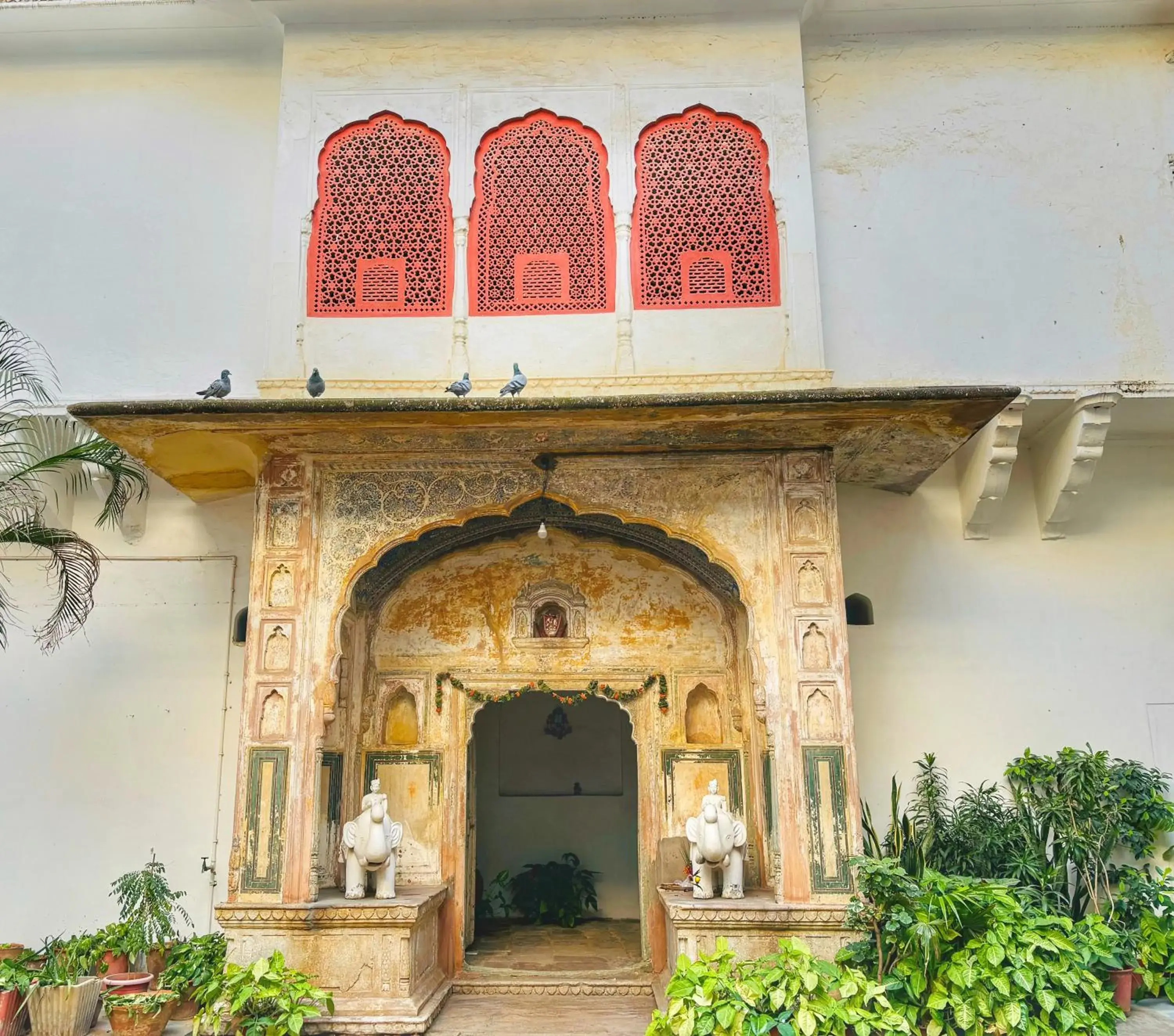 Property building in Saba Haveli Property building in Saba Haveli