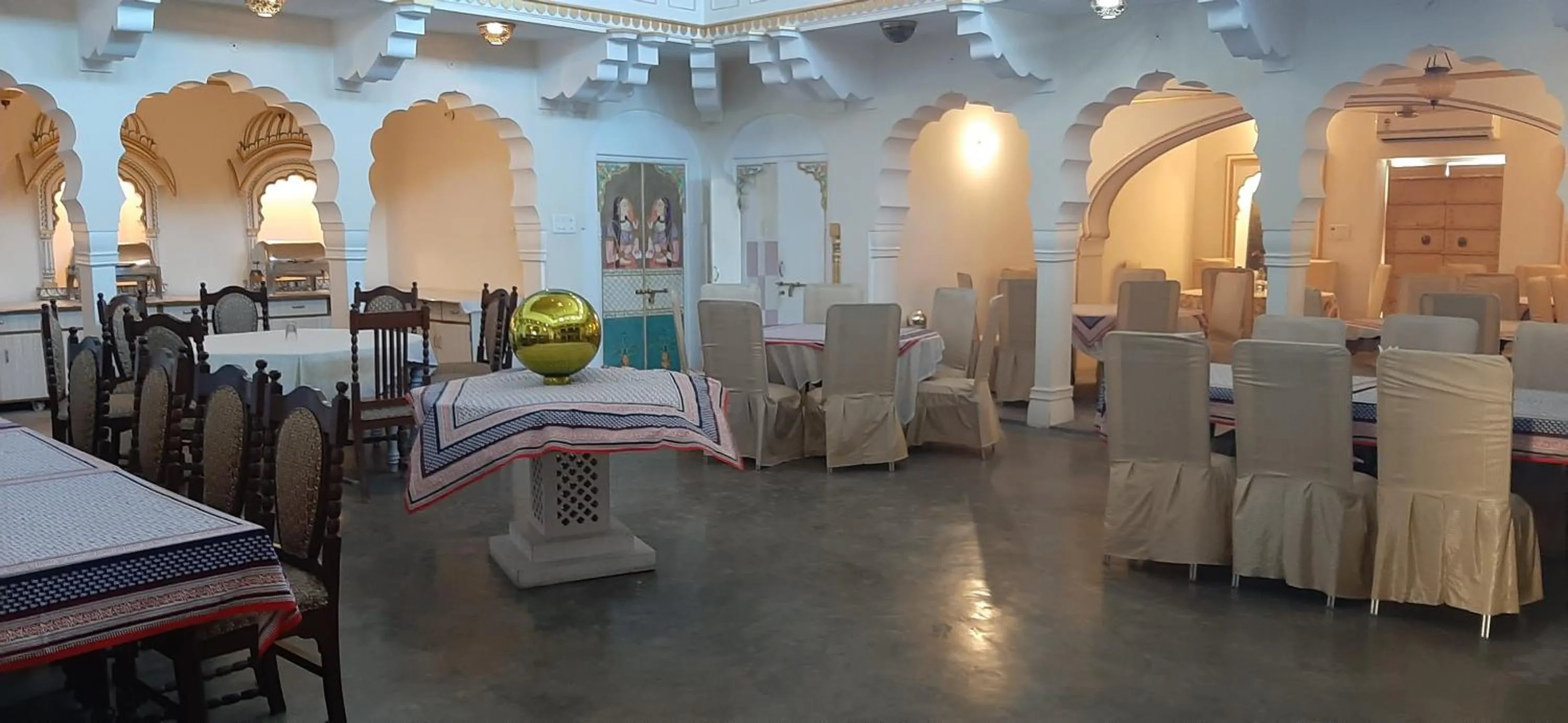 Restaurant/places to eat in Saba Haveli