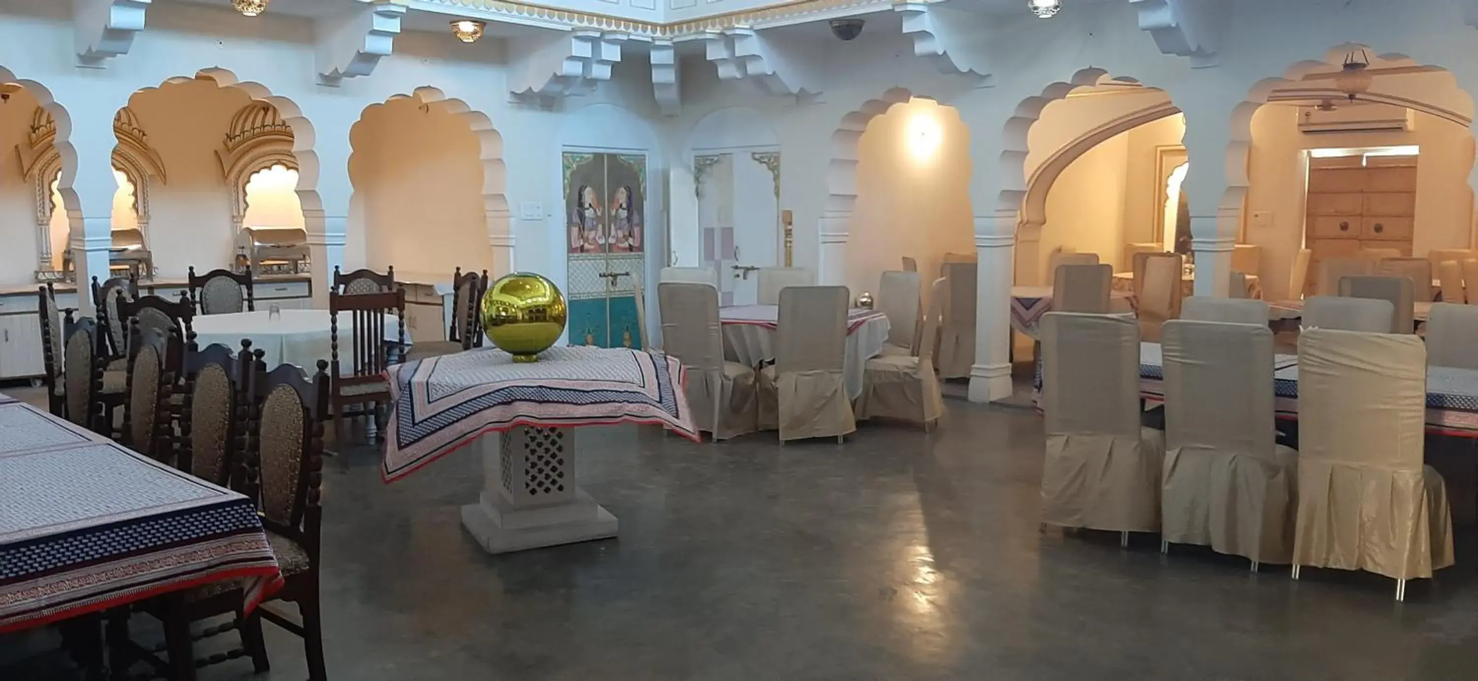 Restaurant/places to eat in Saba Haveli Restaurant/places to eat in Saba Haveli