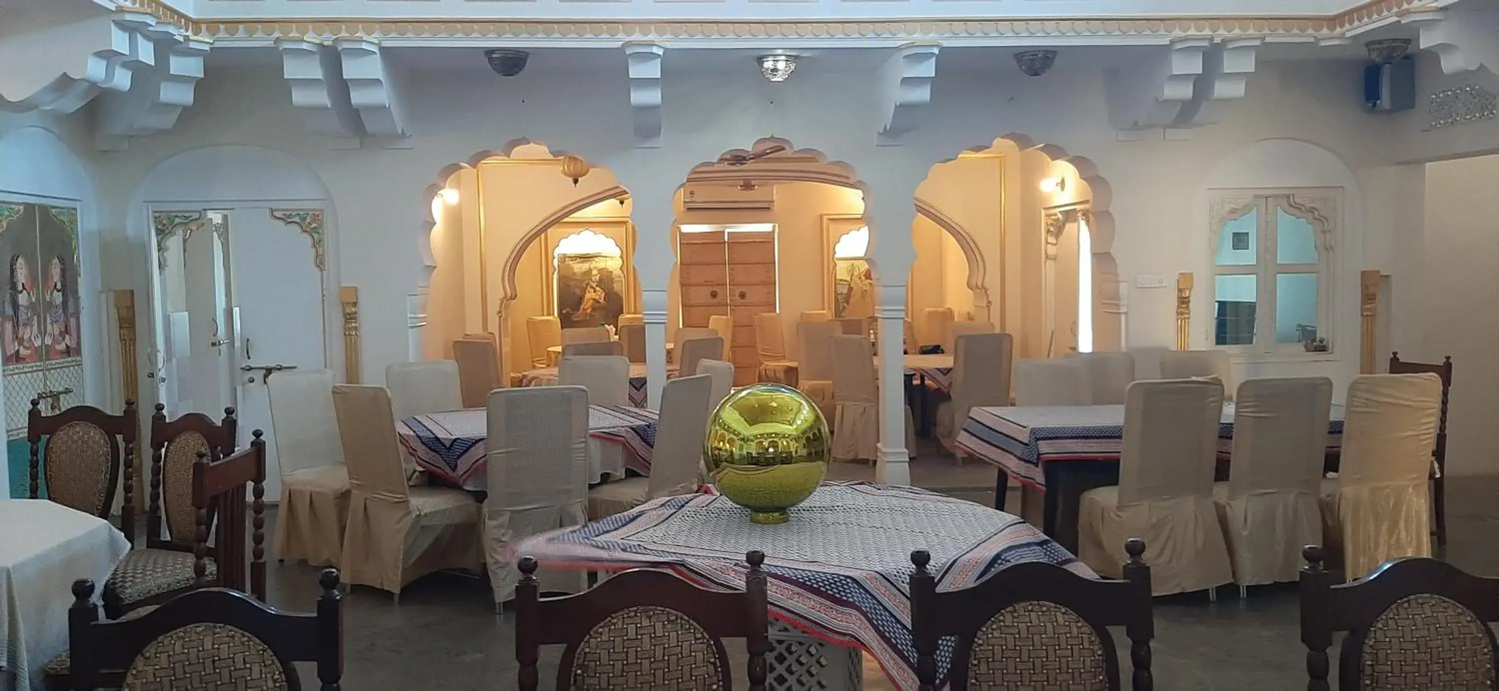 Restaurant/places to eat in Saba Haveli Restaurant/places to eat in Saba Haveli