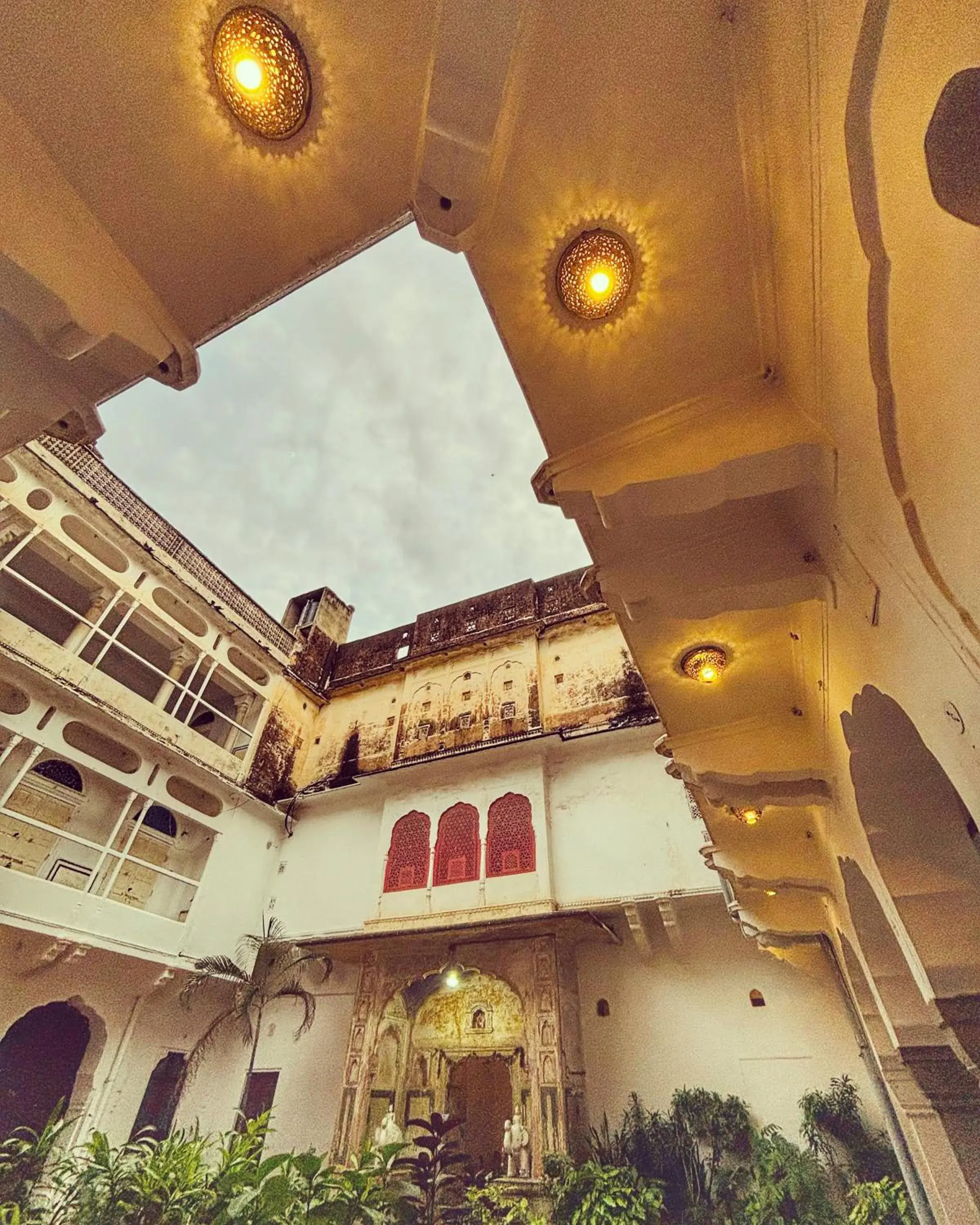 Property building in Saba Haveli Property building in Saba Haveli