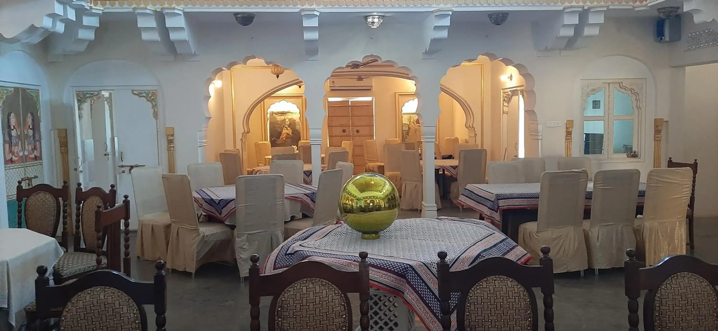 Restaurant/places to eat in Saba Haveli Restaurant/places to eat in Saba Haveli
