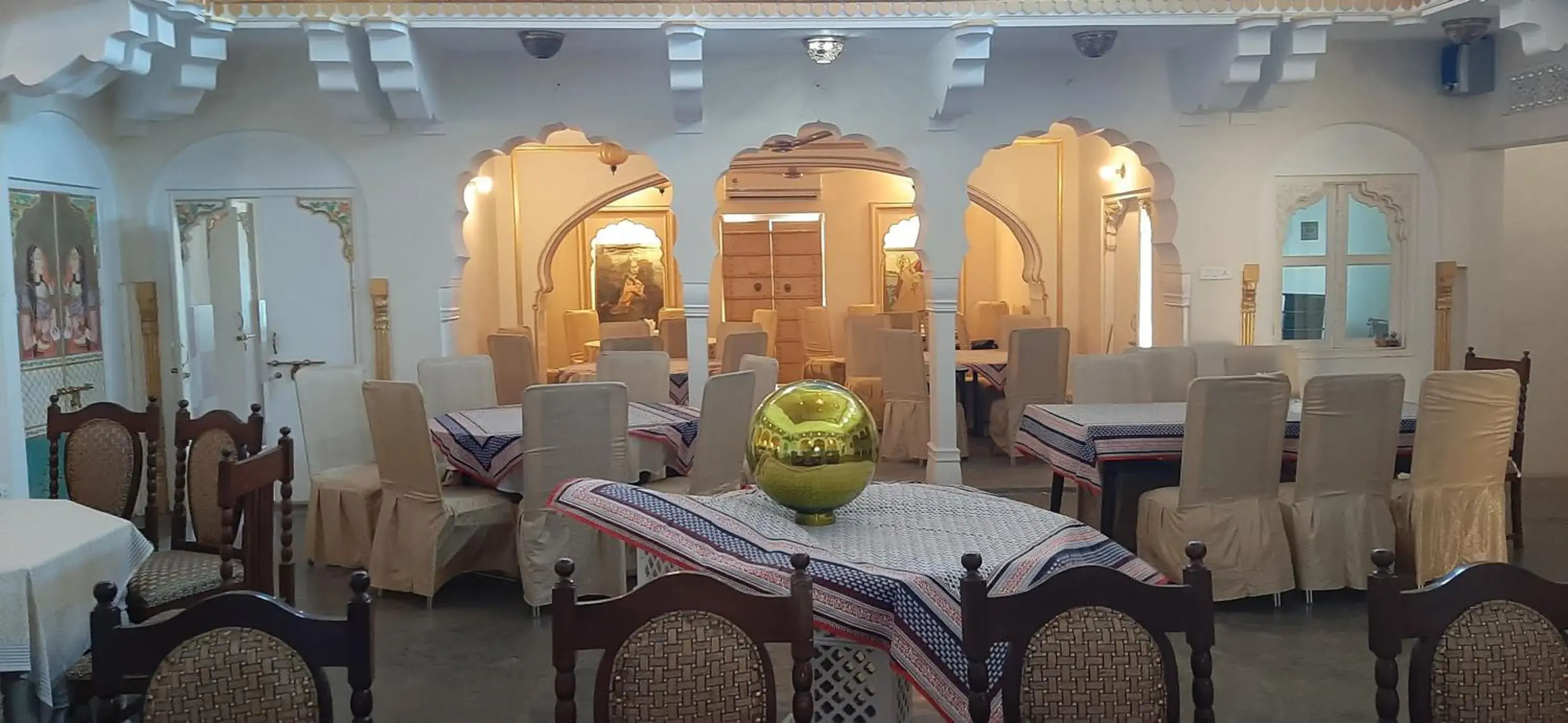 Restaurant/places to eat in Saba Haveli Restaurant/places to eat in Saba Haveli