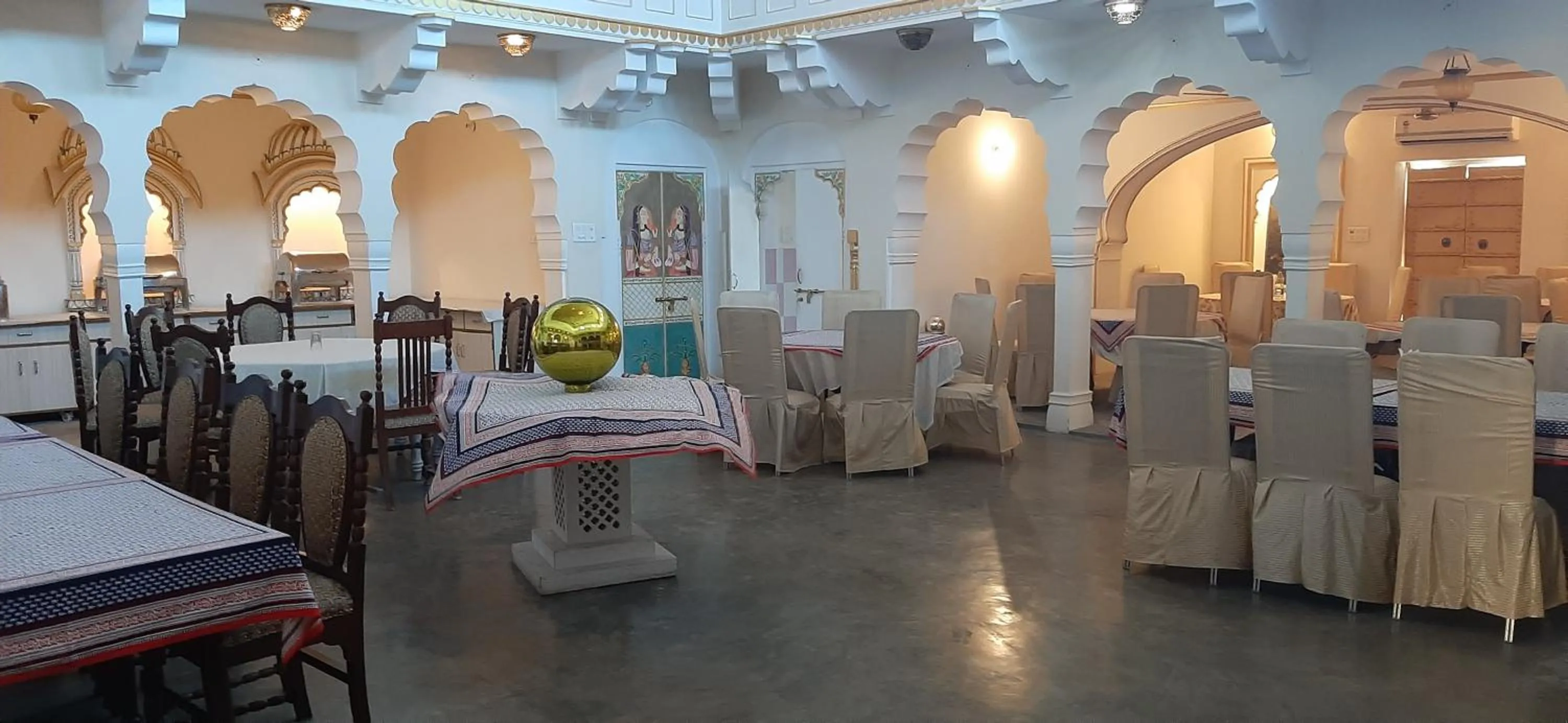 Restaurant/places to eat in Saba Haveli