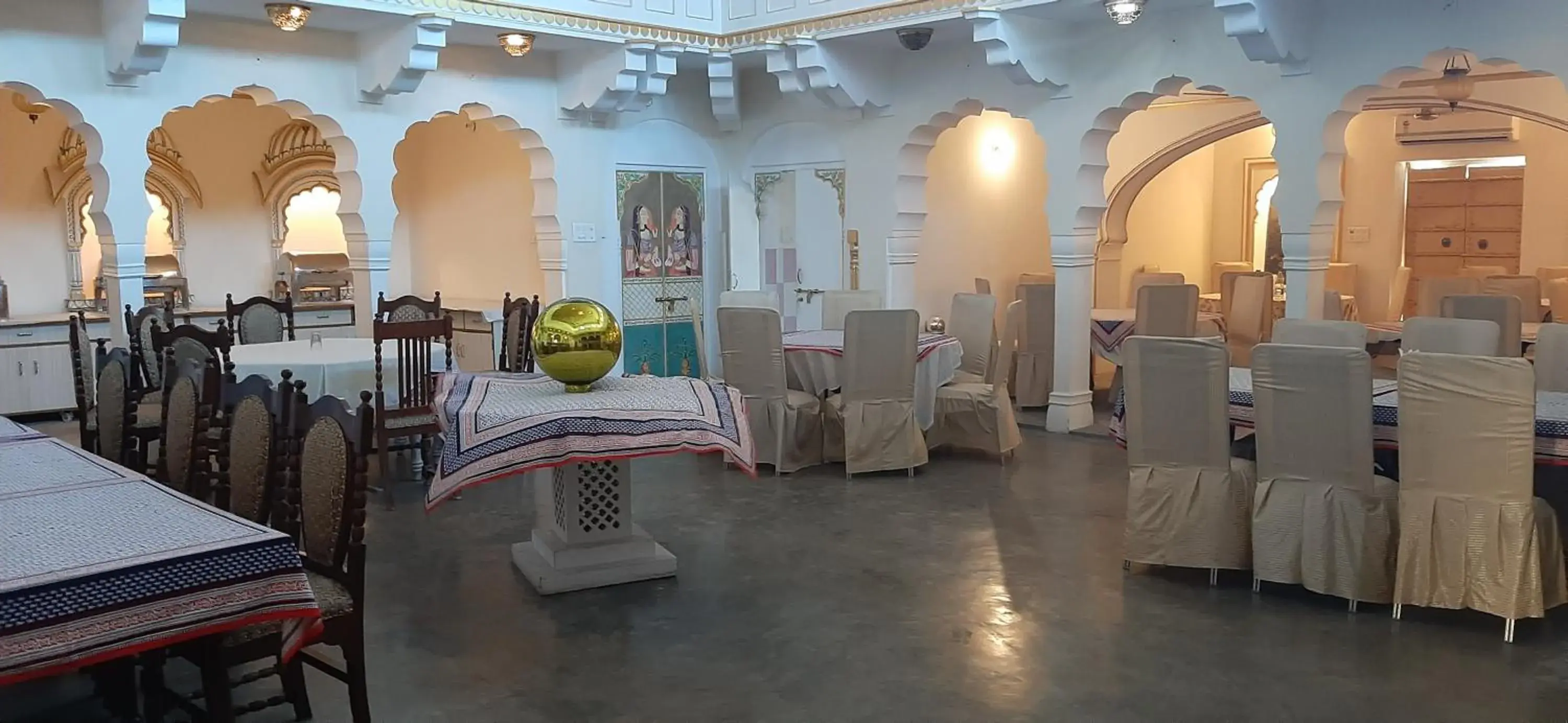Restaurant/places to eat in Saba Haveli Restaurant/places to eat in Saba Haveli