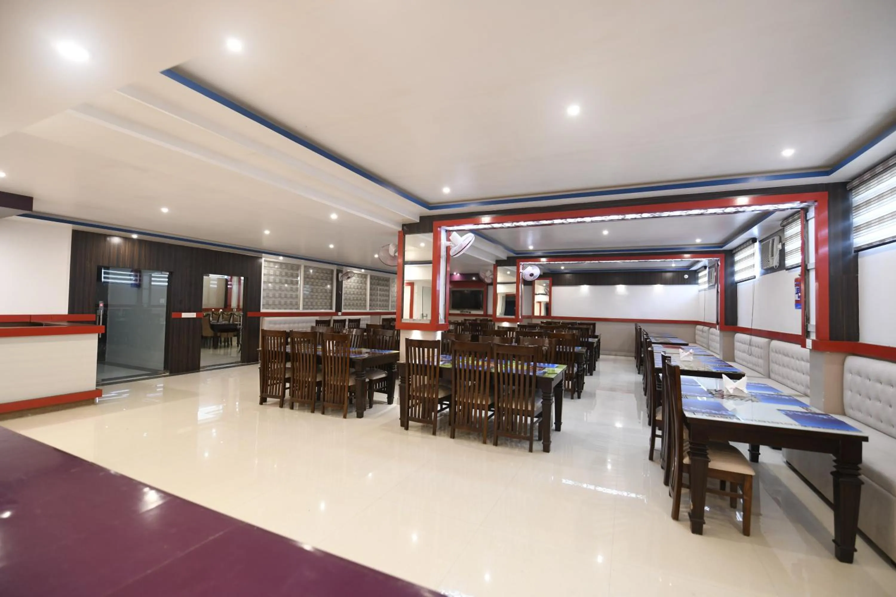 Restaurant/places to eat in Hotel Star Bodh Gaya