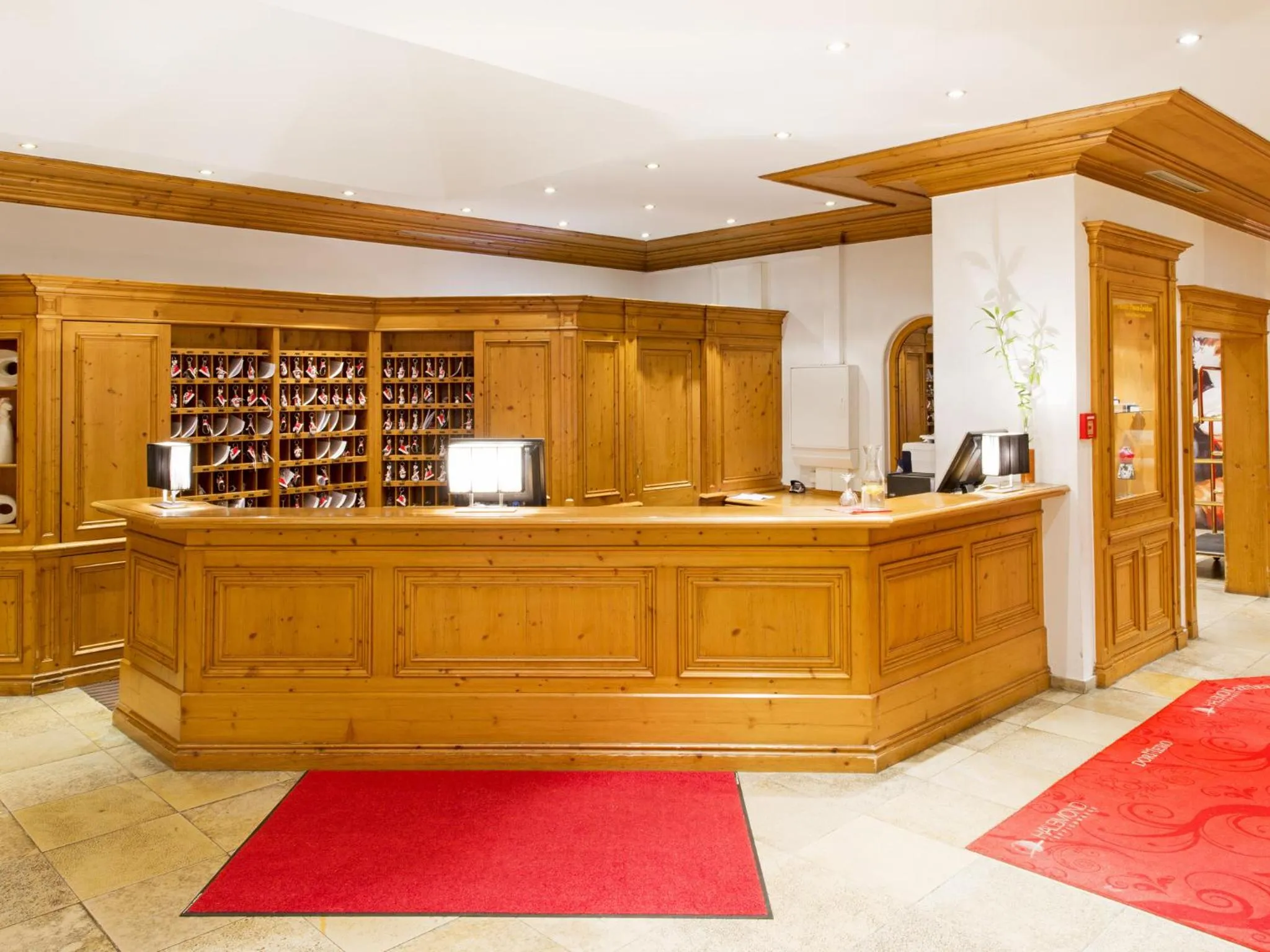 Lobby or reception in DORMERO Hotel Plauen