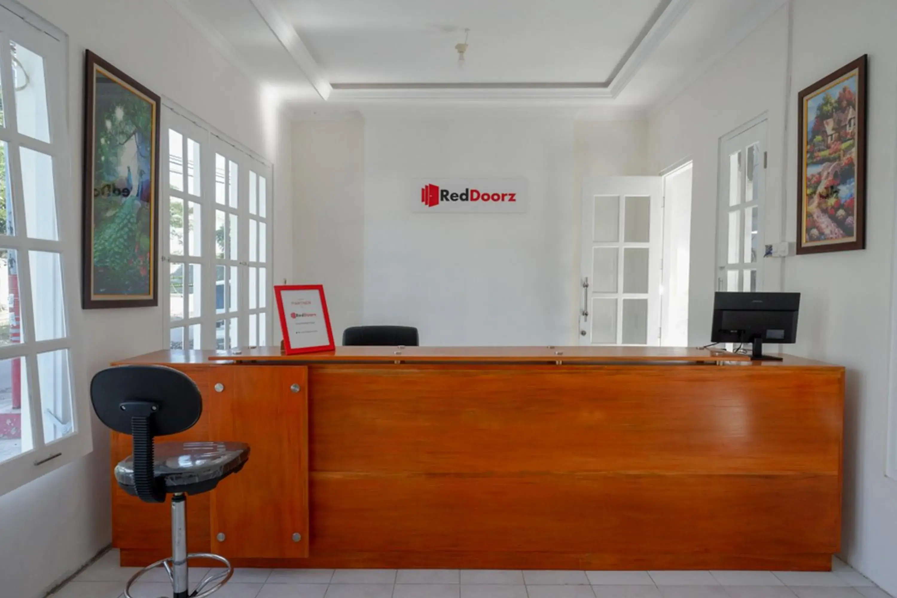 Lobby or reception in RedDoorz Plus near UMS Solo Lobby or reception in RedDoorz Plus near UMS Solo