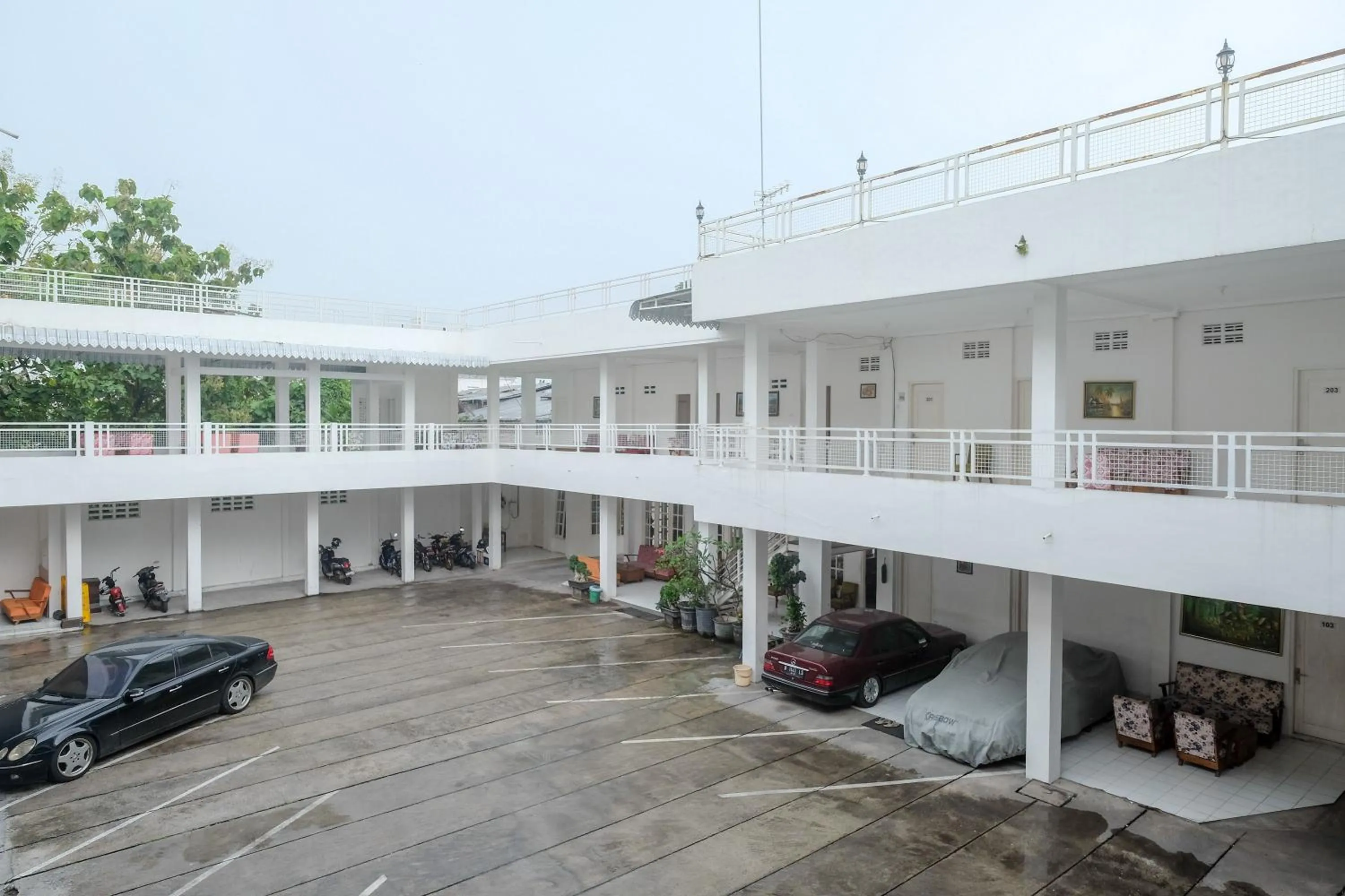 Property building in RedDoorz Plus near UMS Solo