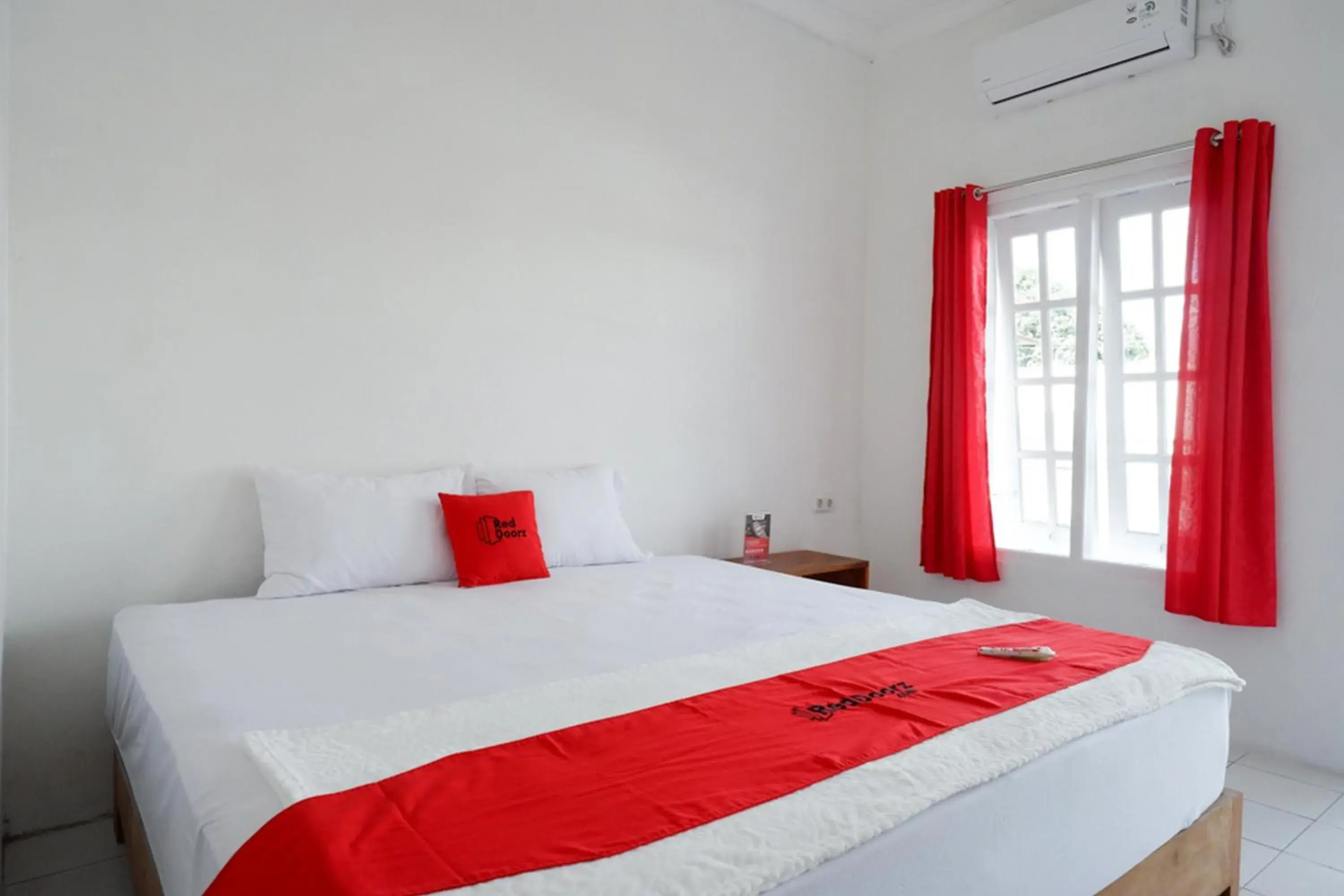 Bedroom, Bed in RedDoorz Plus near UMS Solo Bedroom, Bed in RedDoorz Plus near UMS Solo