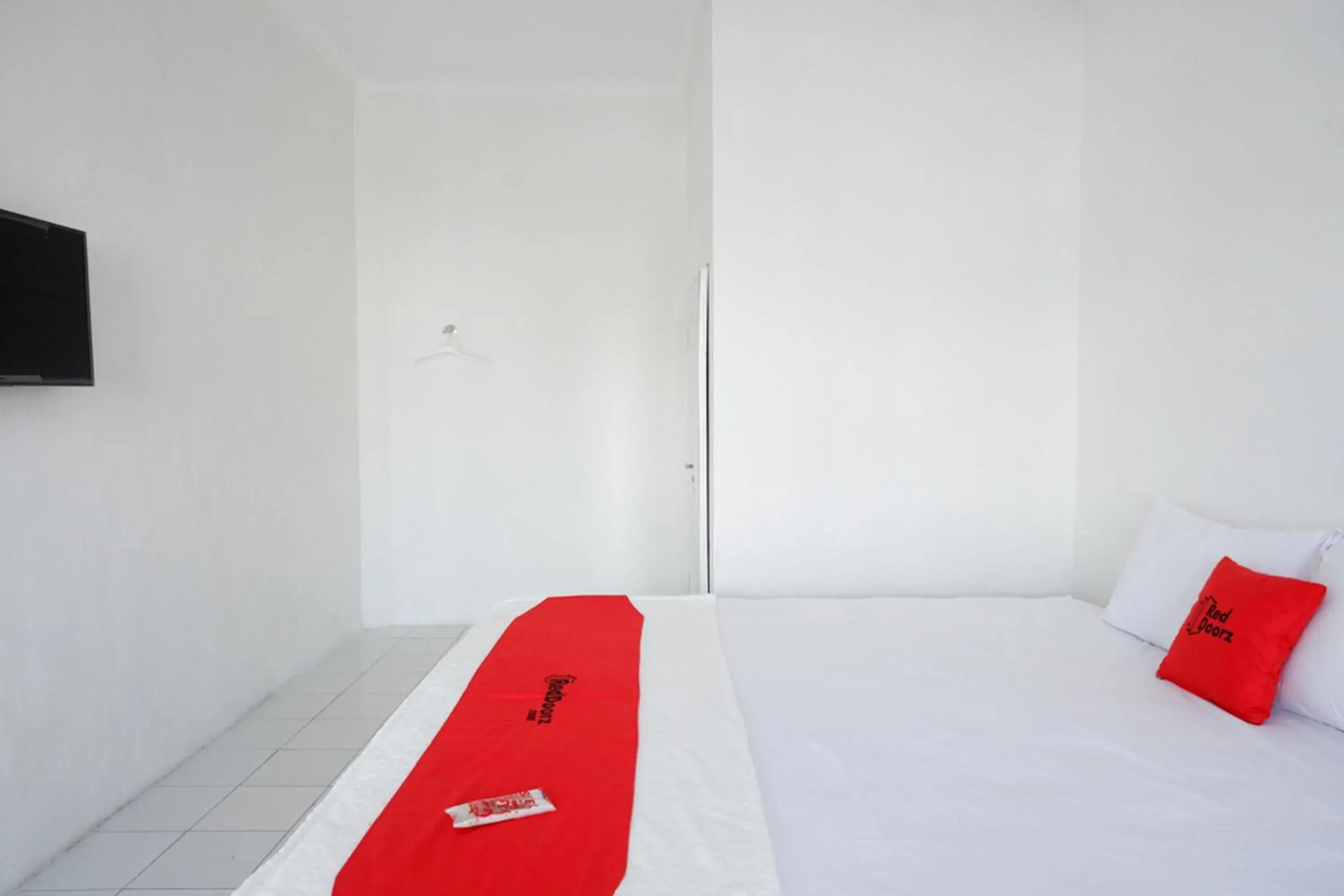 Bedroom, Bed in RedDoorz Plus near UMS Solo Bedroom, Bed in RedDoorz Plus near UMS Solo