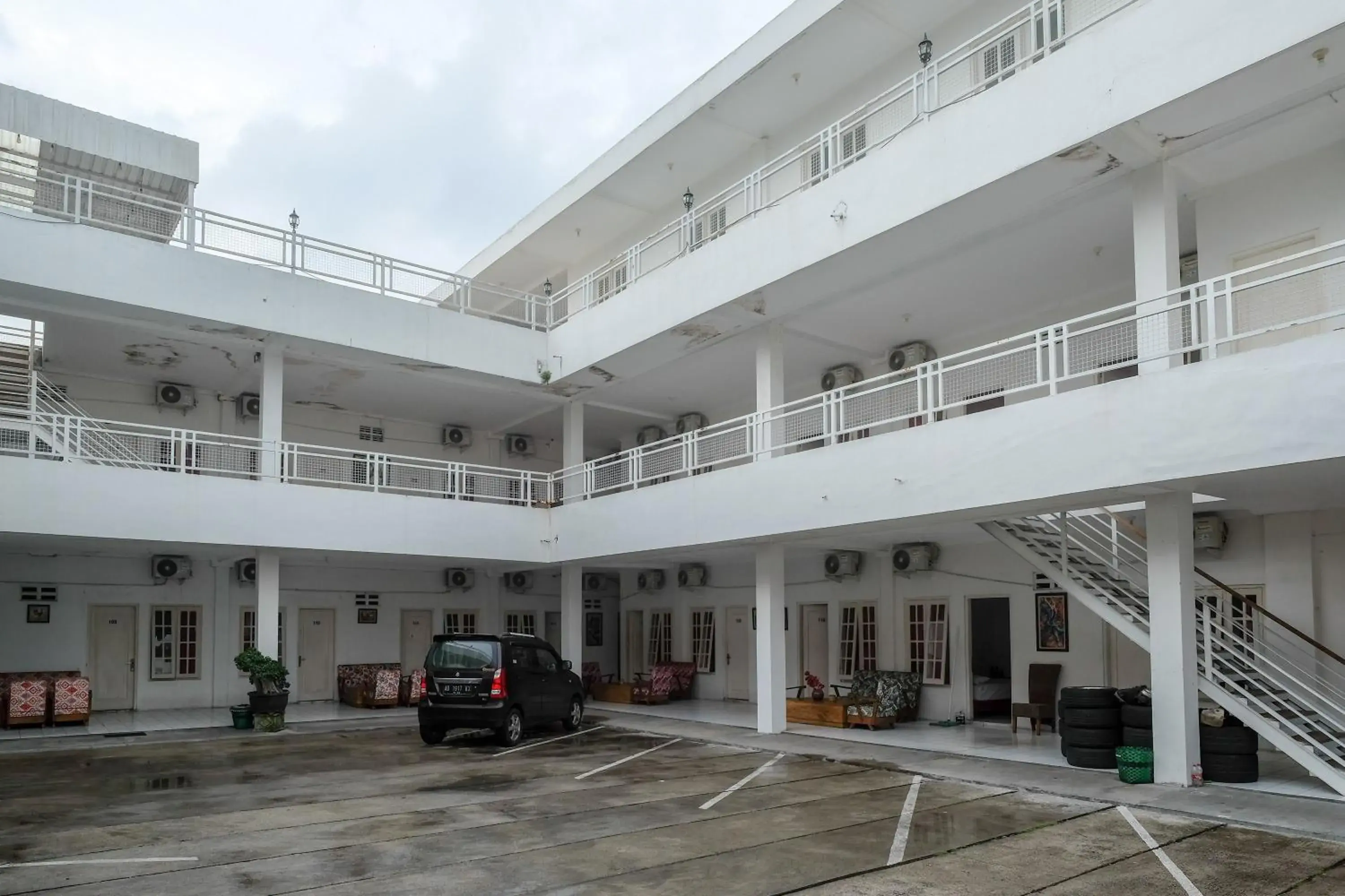 Property building in RedDoorz Plus near UMS Solo Property building in RedDoorz Plus near UMS Solo