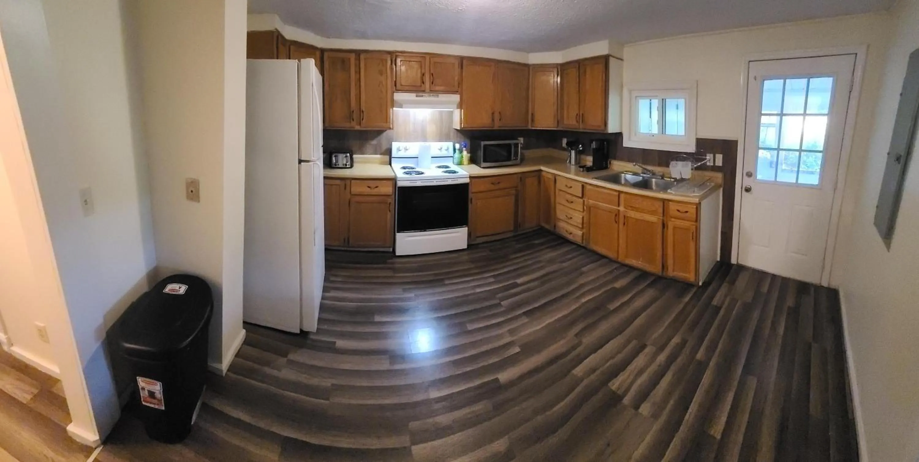 The Dragon's Den 5 bedroom house 1 mile to Main St