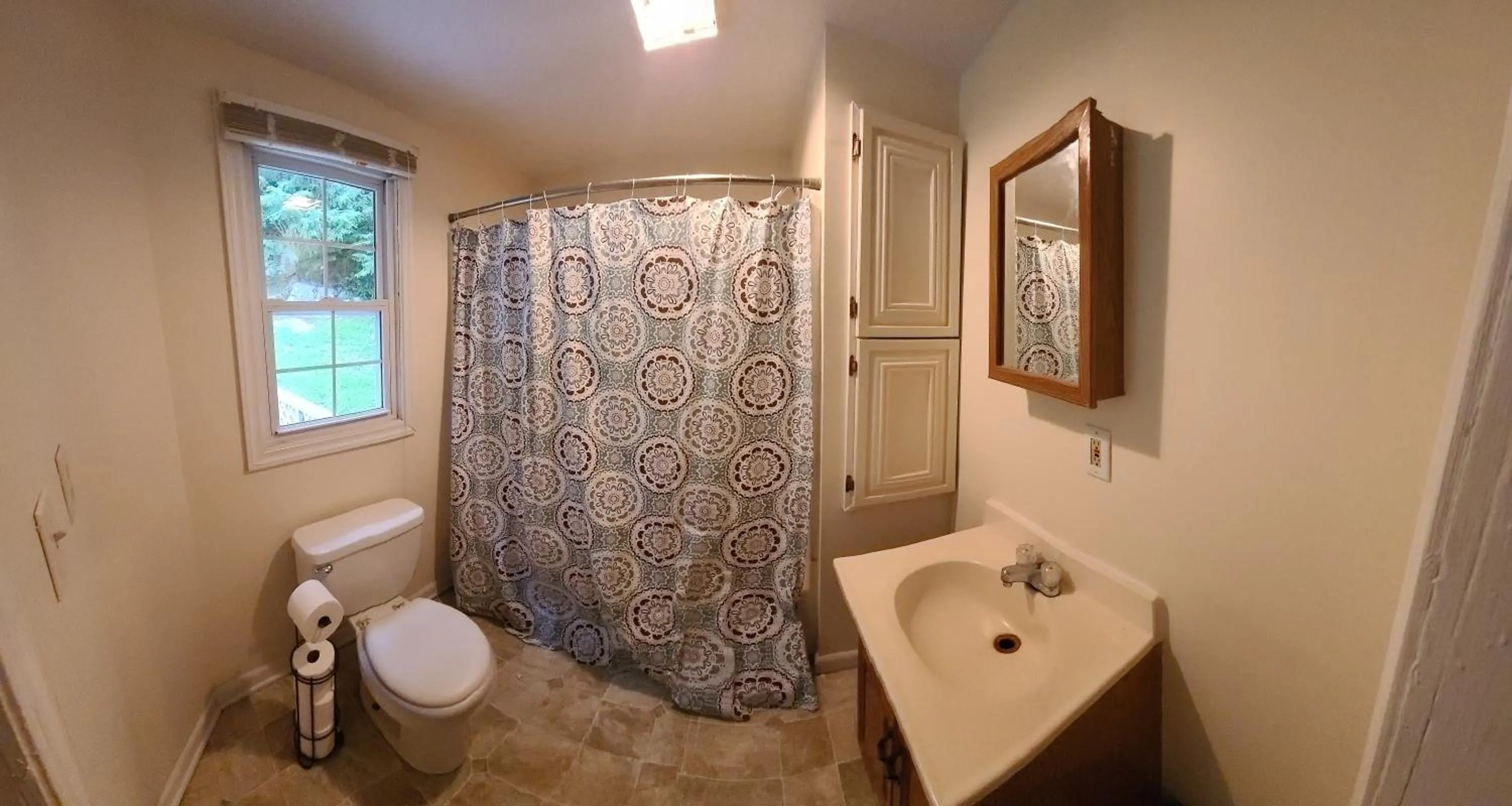 The Dragon's Den 5 bedroom house 1 mile to Main St