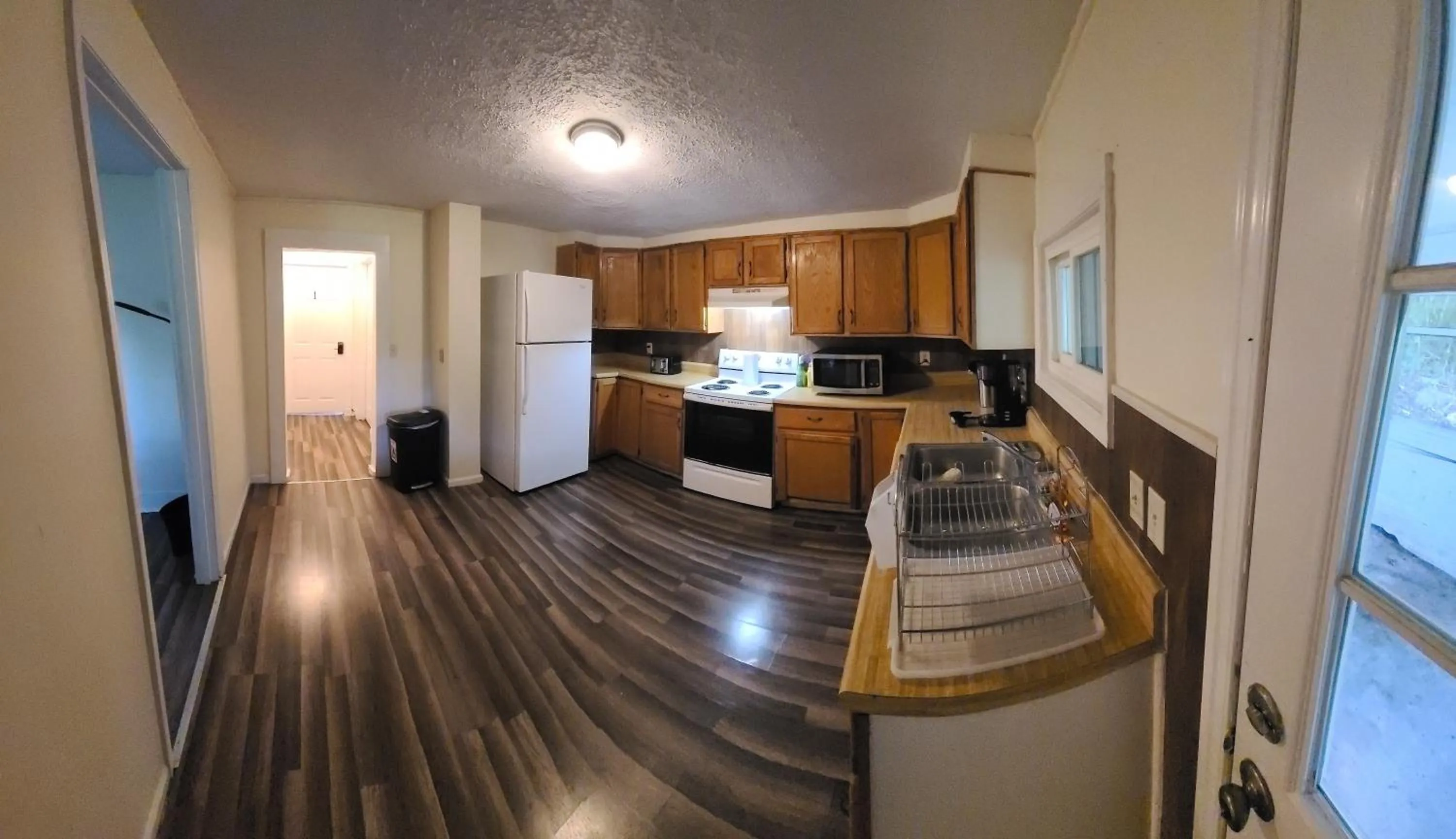 The Dragon's Den 5 bedroom house 1 mile to Main St