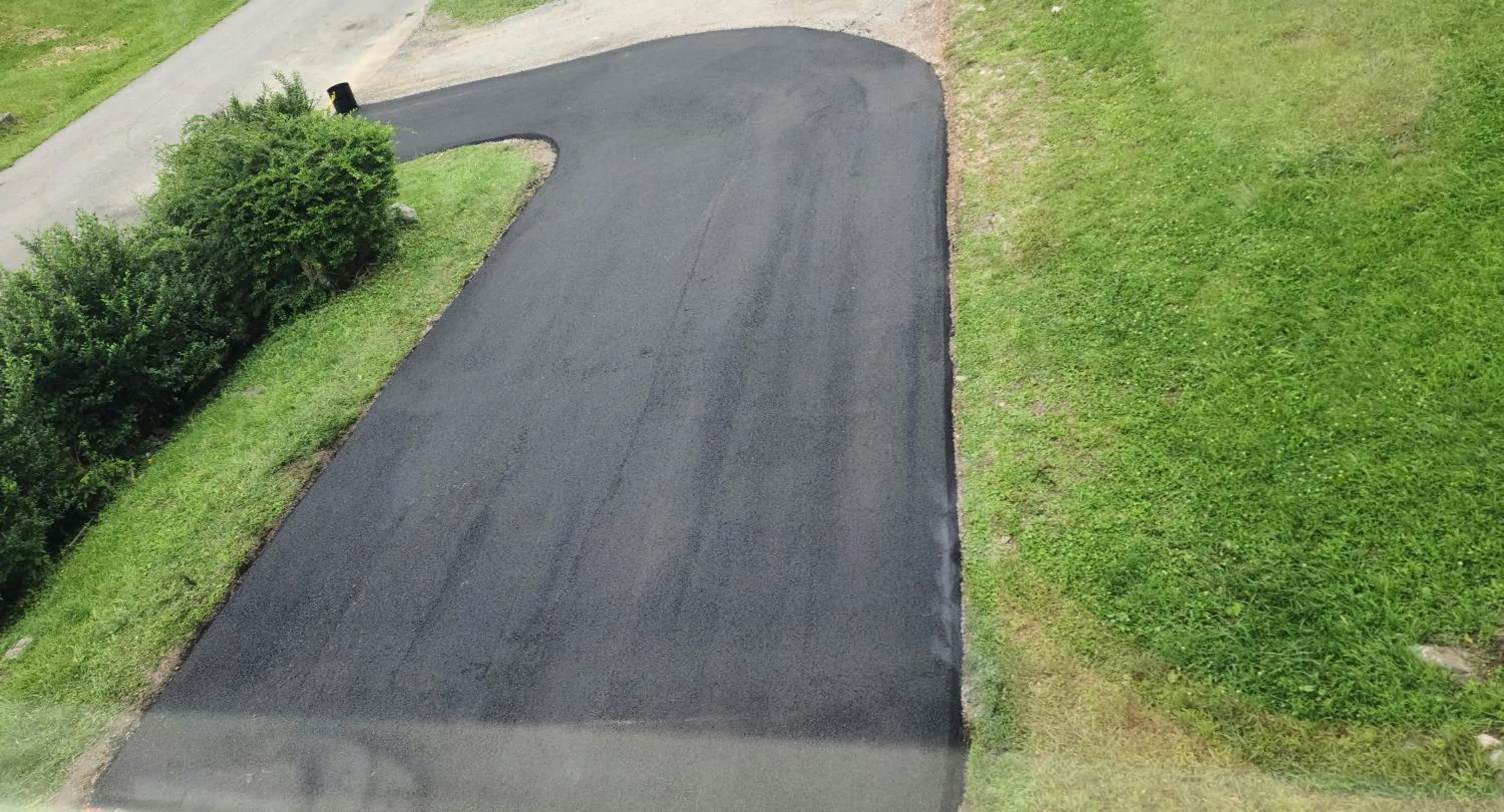 The Dragon's Den 5 bedroom house 1 mile to Main St