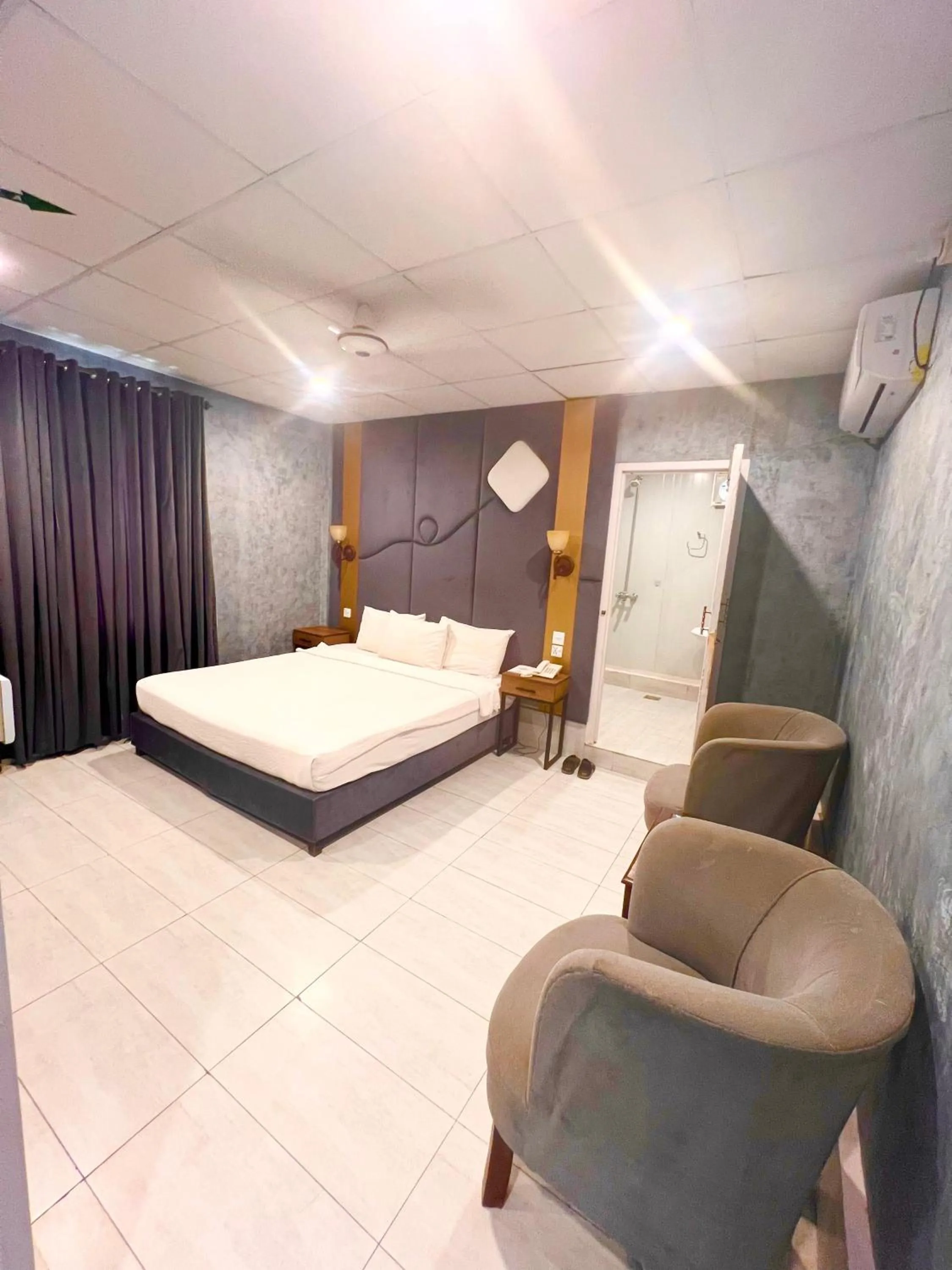 Bed in Shelton Guest House