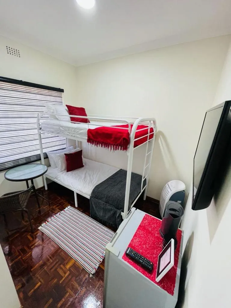 Twin Room - single occupancy in Ithonsi Guesthouse