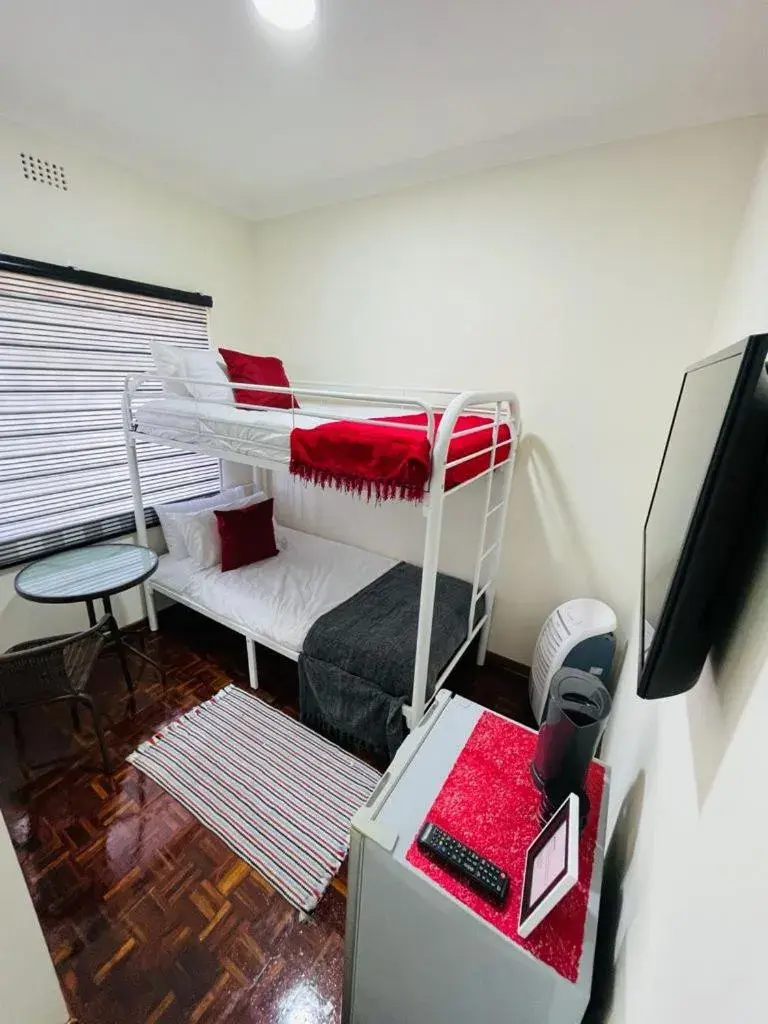 Twin Room - single occupancy in Ithonsi Guesthouse Twin Room - single occupancy in Ithonsi Guesthouse