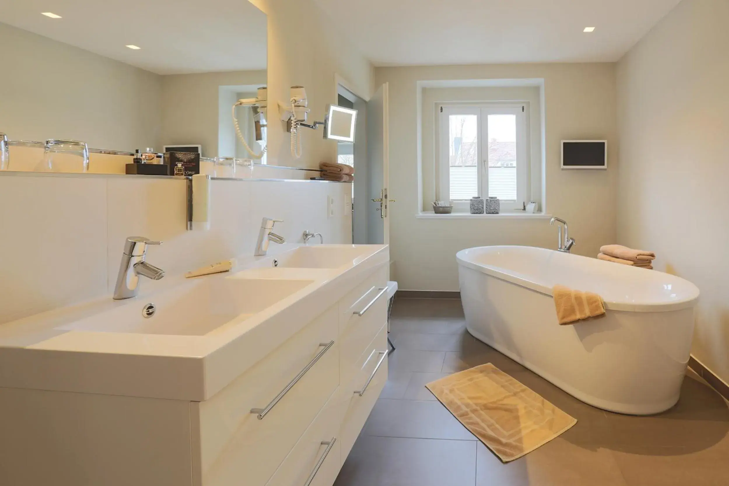 Two-Bedroom Apartment (Apartment 20) in Romantik Hotel am Brühl Two-Bedroom Apartment (Apartment 20) in Romantik Hotel am Brühl