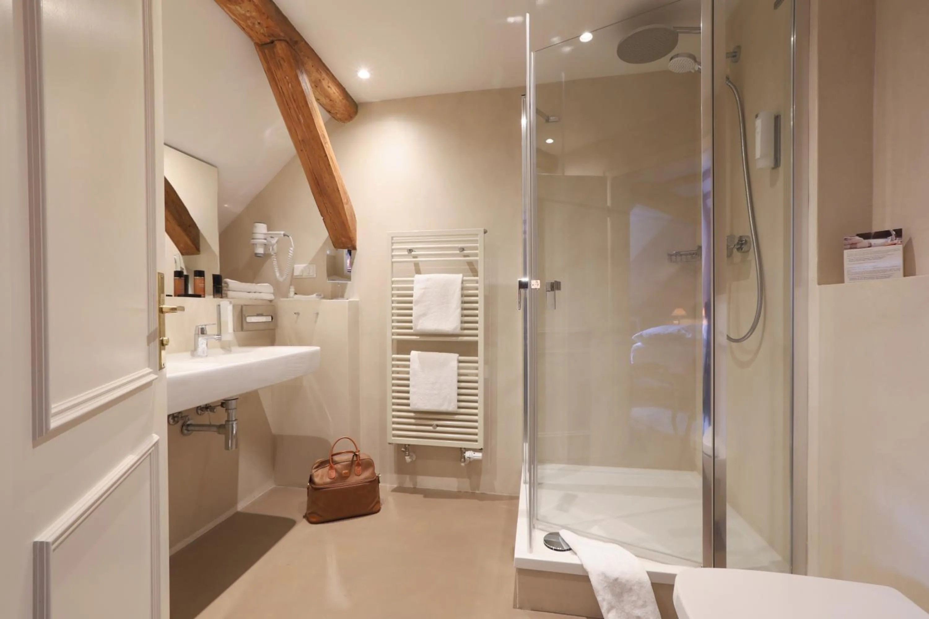 Bathroom in Romantik Hotel am Brühl