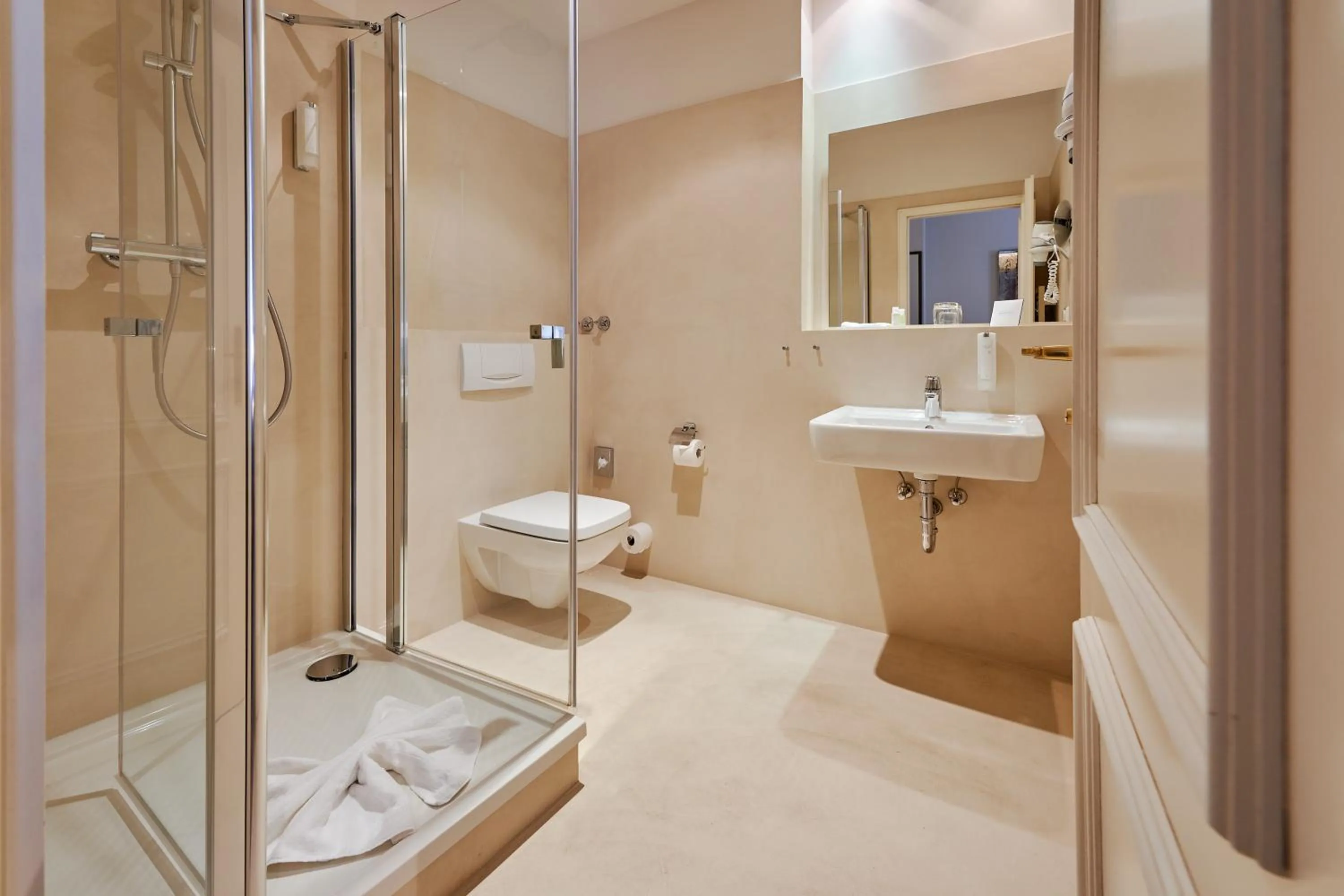 Bathroom in Romantik Hotel am Brühl