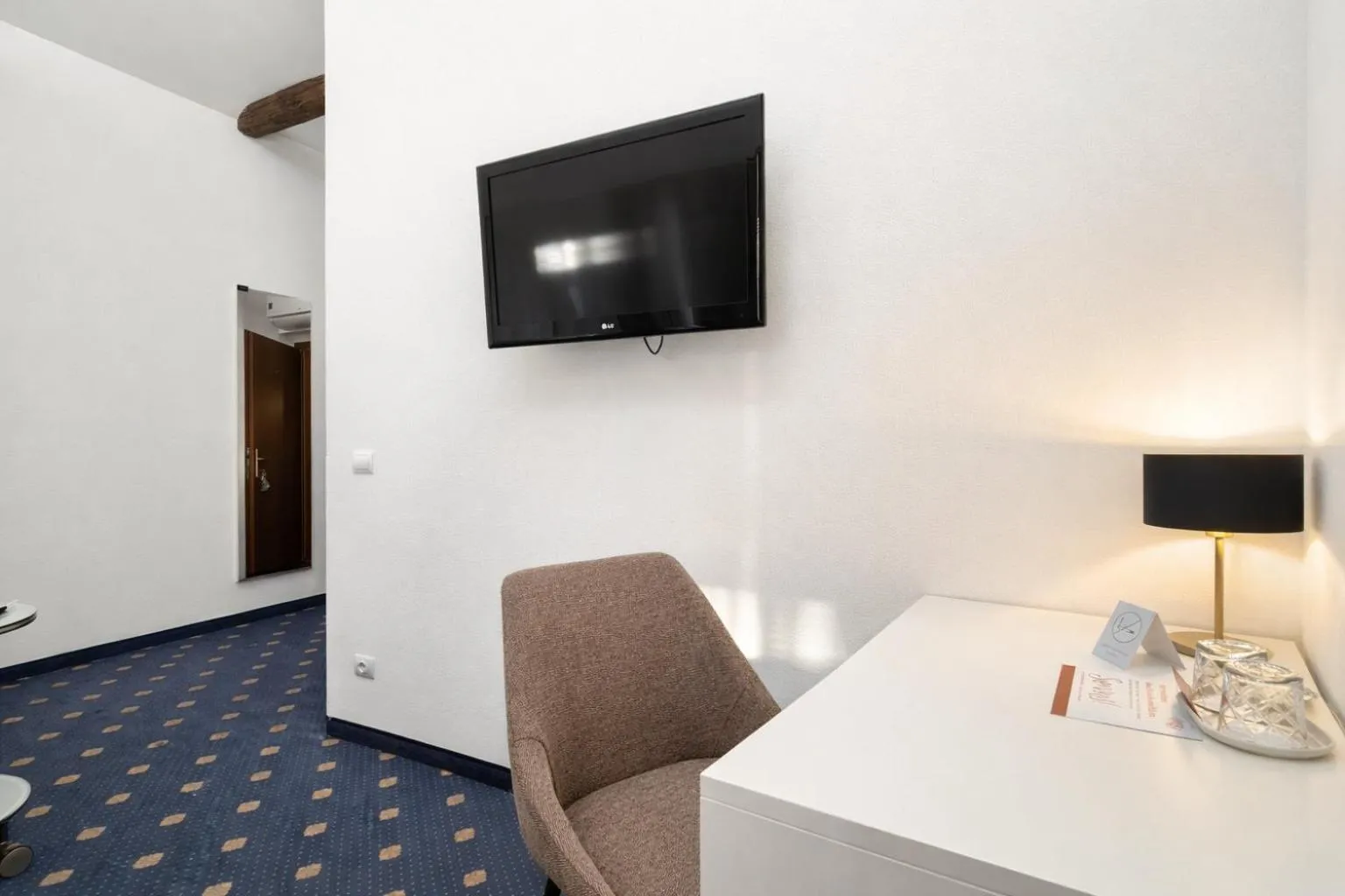 TV and multimedia, Bed in Stadthotel Kramer