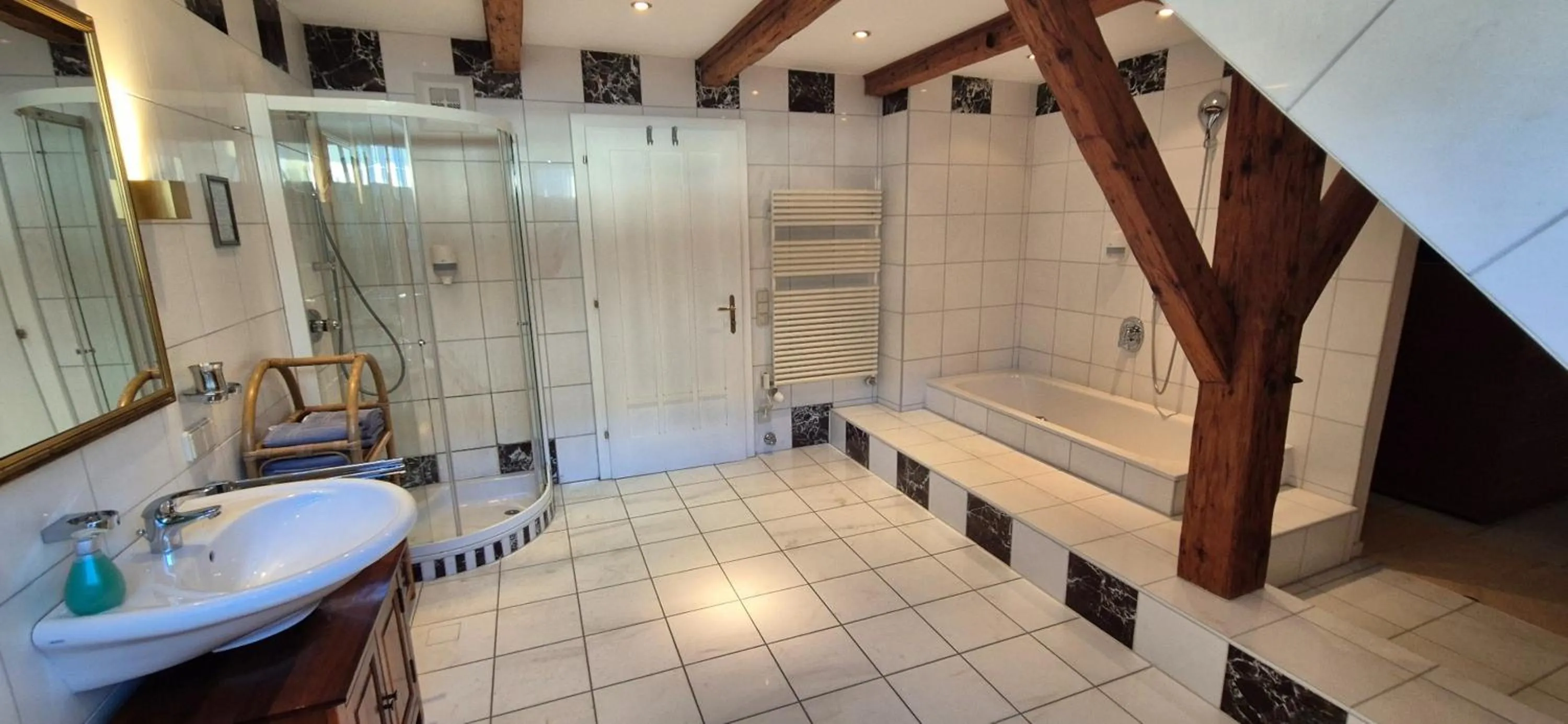 Shower in Stadthotel Kramer