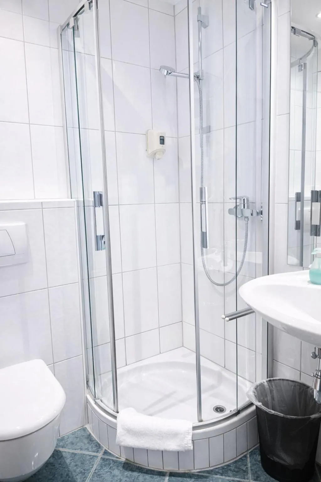 Shower in Stadthotel Kramer