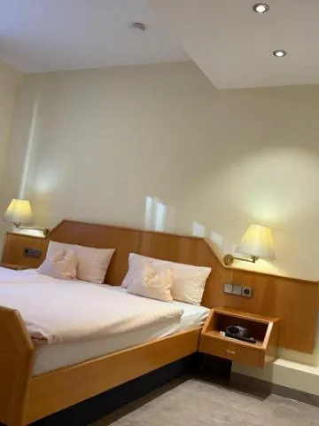 Bed in Hotel Sonnenhof