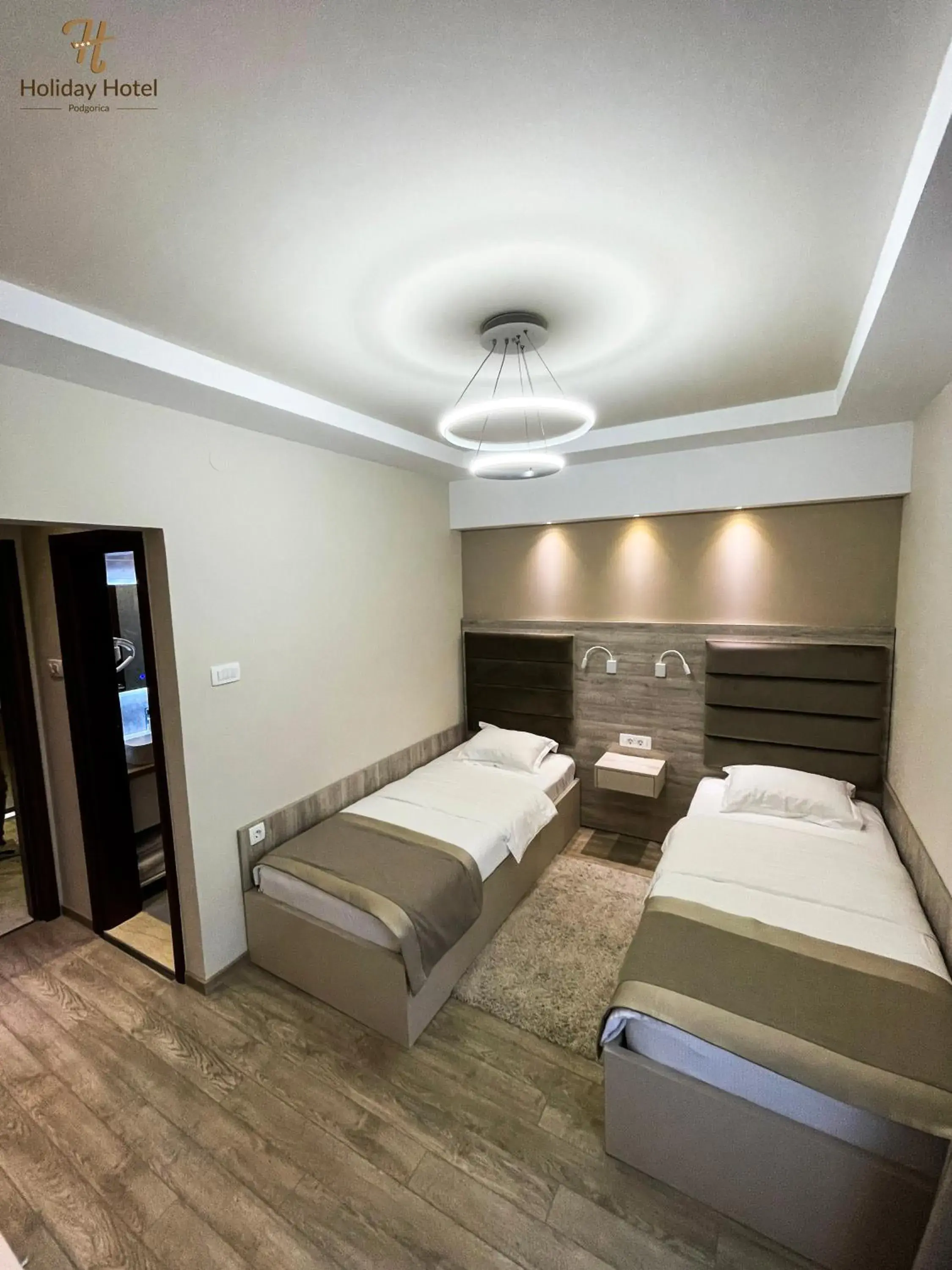 Twin Room in Hotel Holiday Twin Room in Hotel Holiday