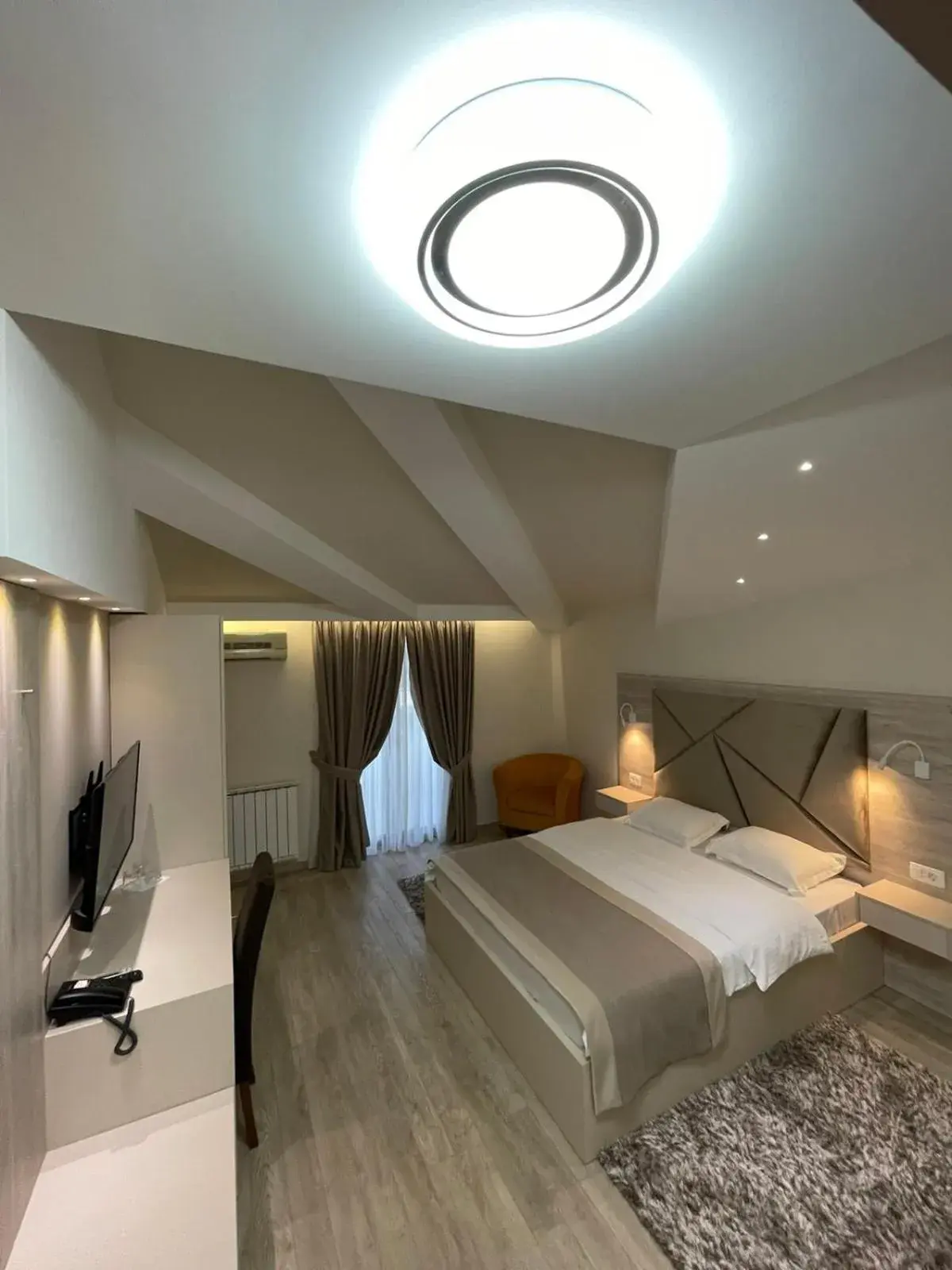 Double Room with Balcony - single occupancy in Hotel Holiday Double Room with Balcony - single occupancy in Hotel Holiday