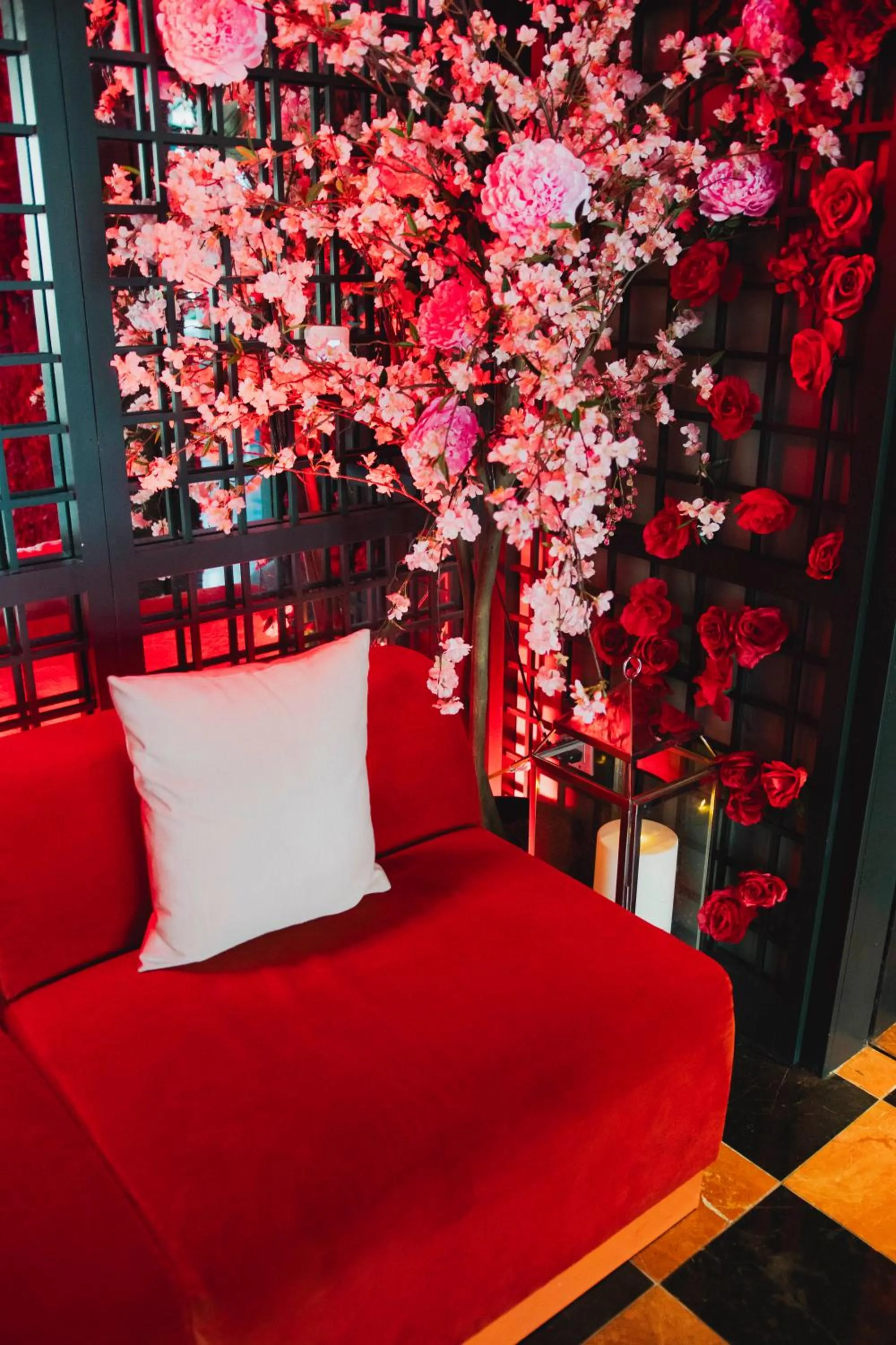 Lounge or bar in Virgin Hotels New Orleans