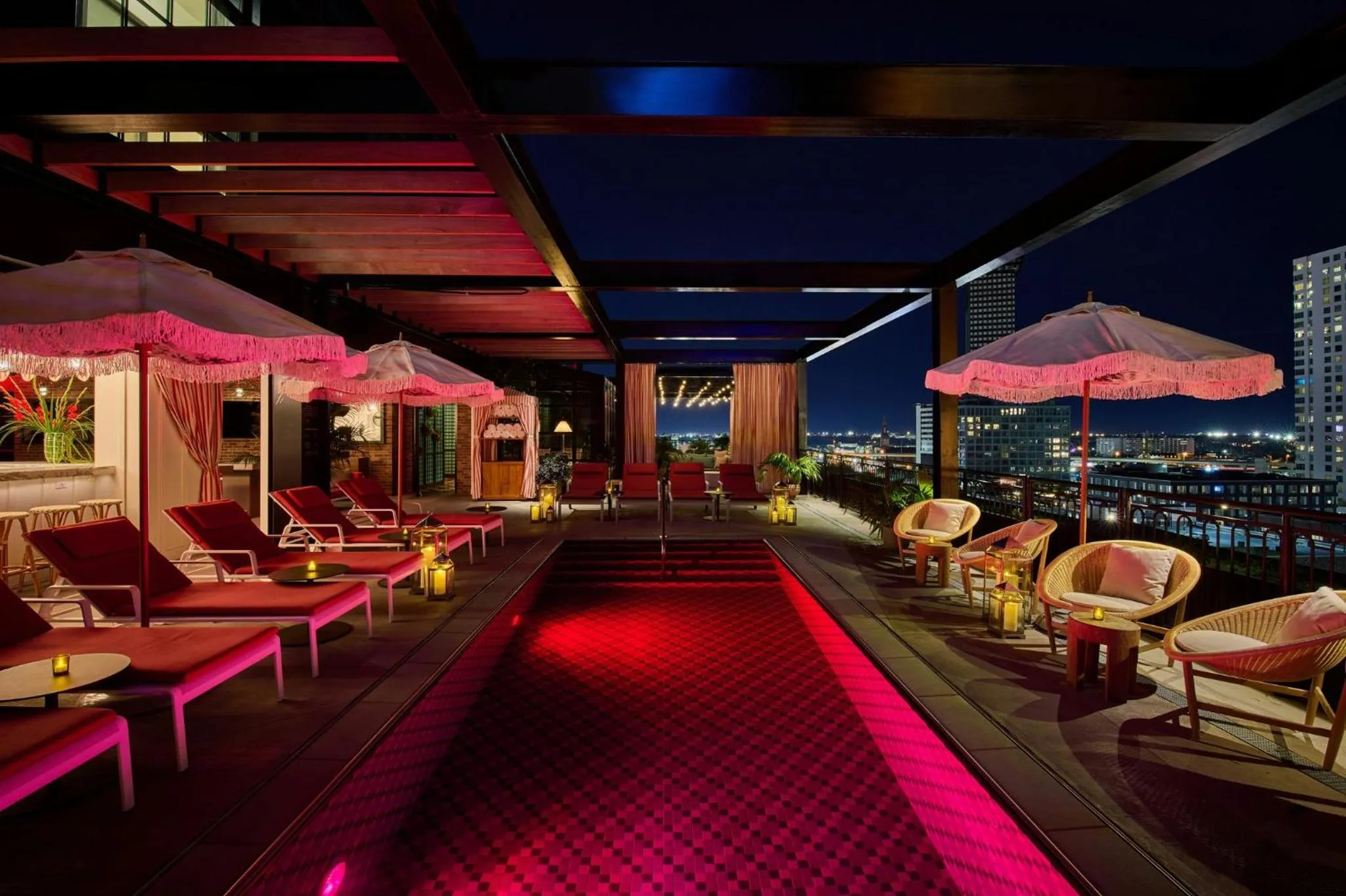 Swimming pool in Virgin Hotels New Orleans