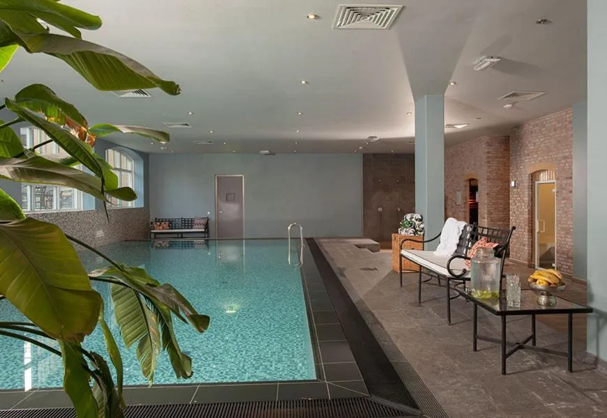 Swimming pool in Hotel Ter Zand - Handwritten Collection