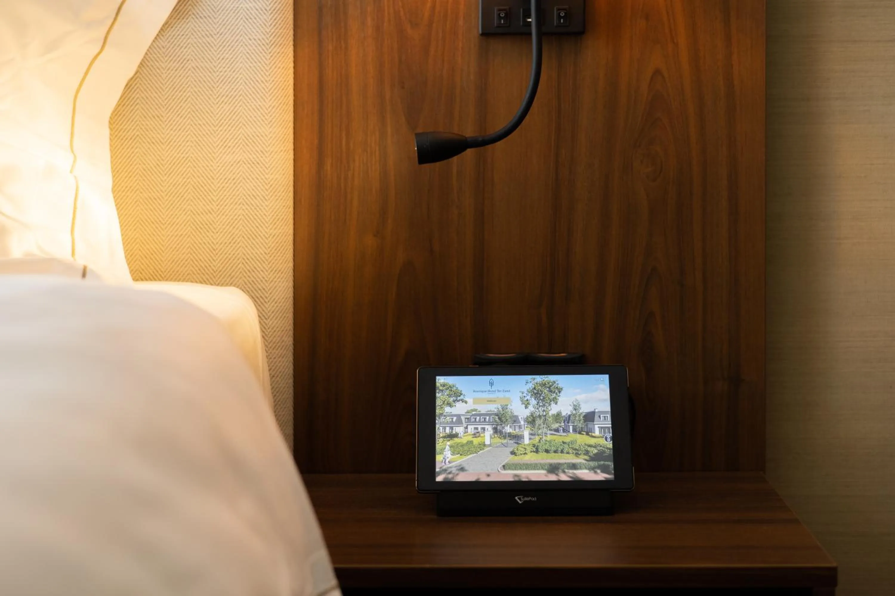 TV and multimedia, Bed in Hotel Ter Zand - Handwritten Collection