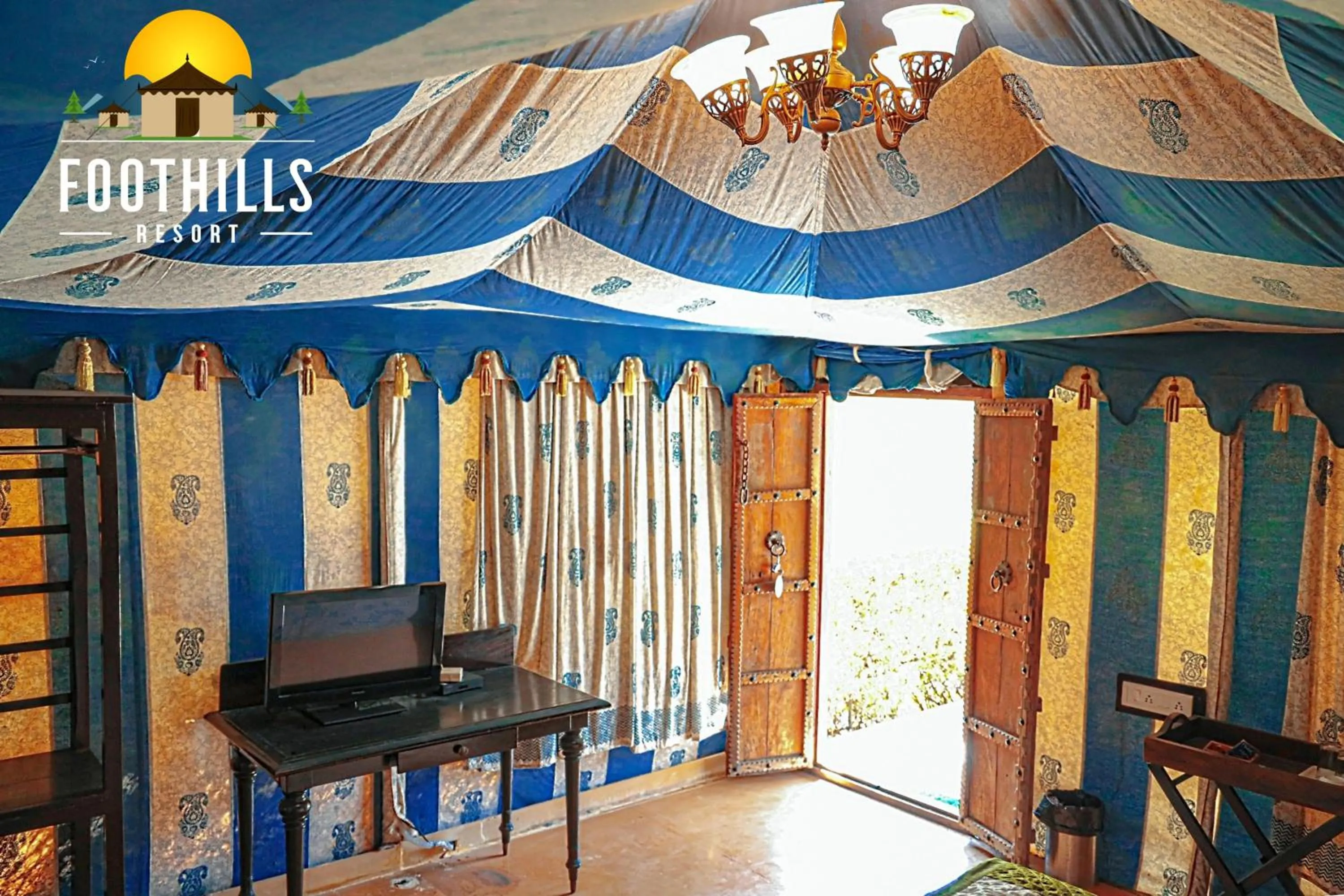 Evening entertainment in Foothill Pushkar Resort