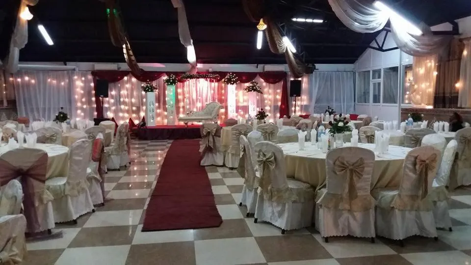 Restaurant/places to eat in Urban Rose Hotel & Apartments