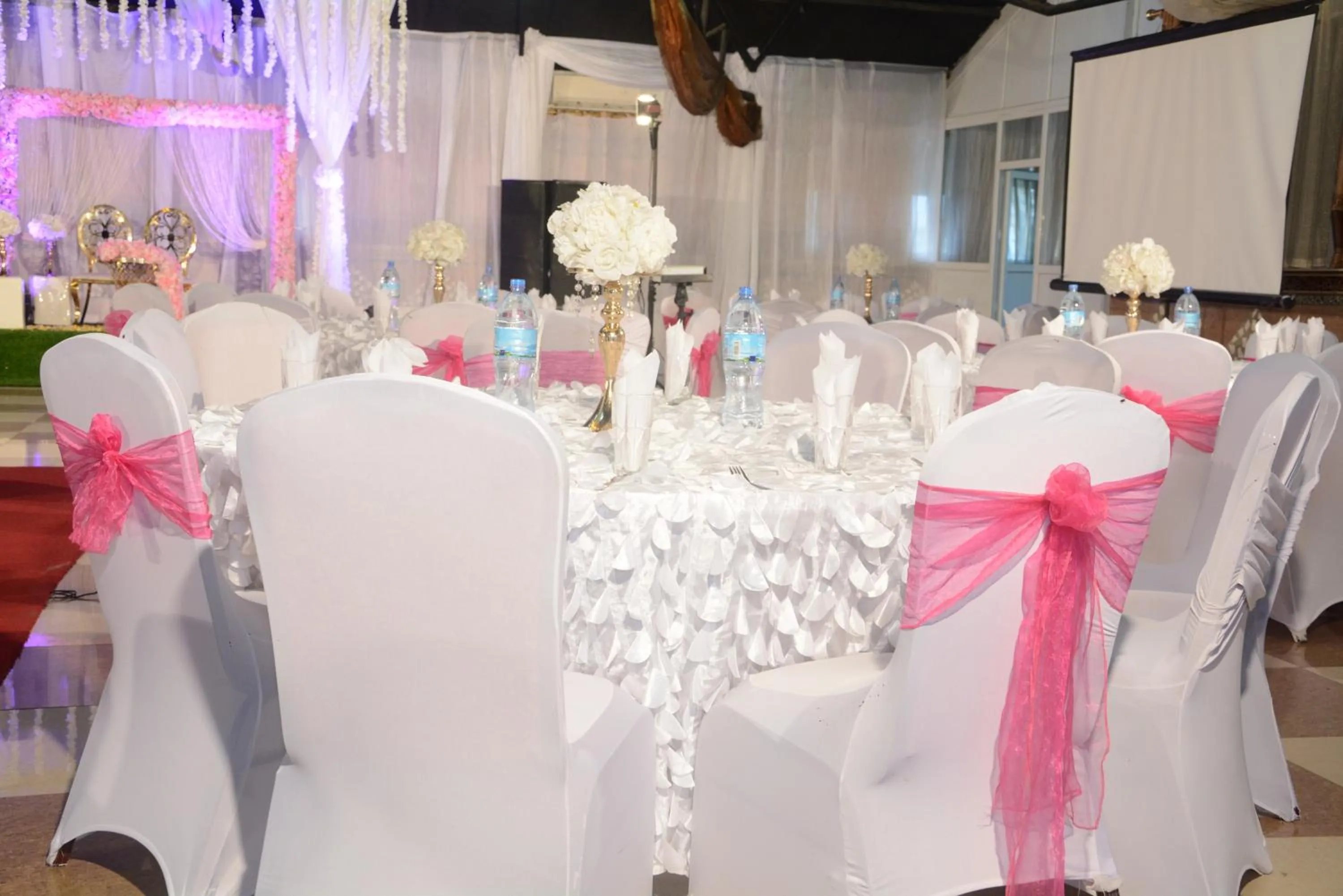 Restaurant/places to eat in Urban Rose Hotel & Apartments