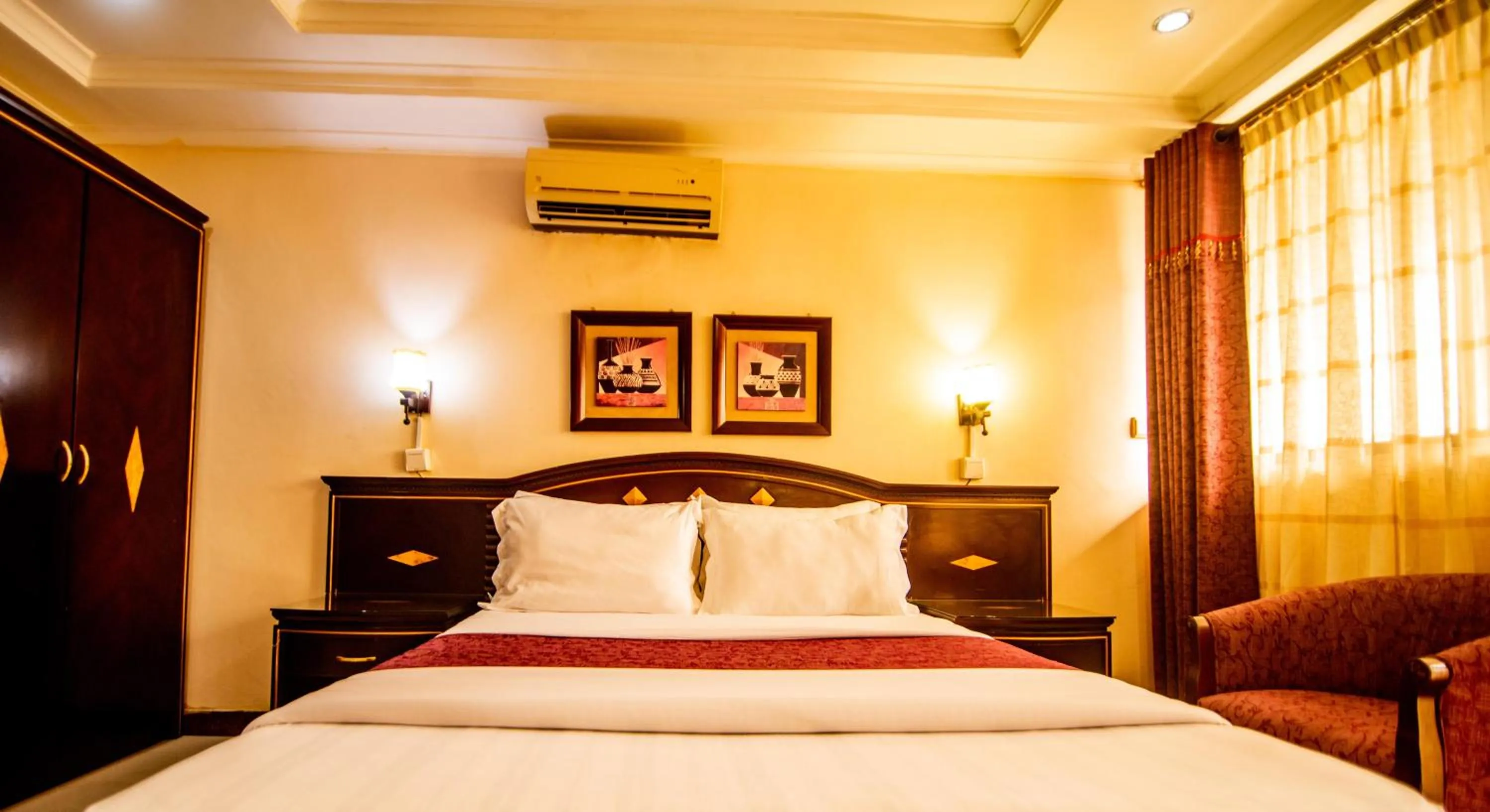 Bed in Urban Rose Hotel & Apartments