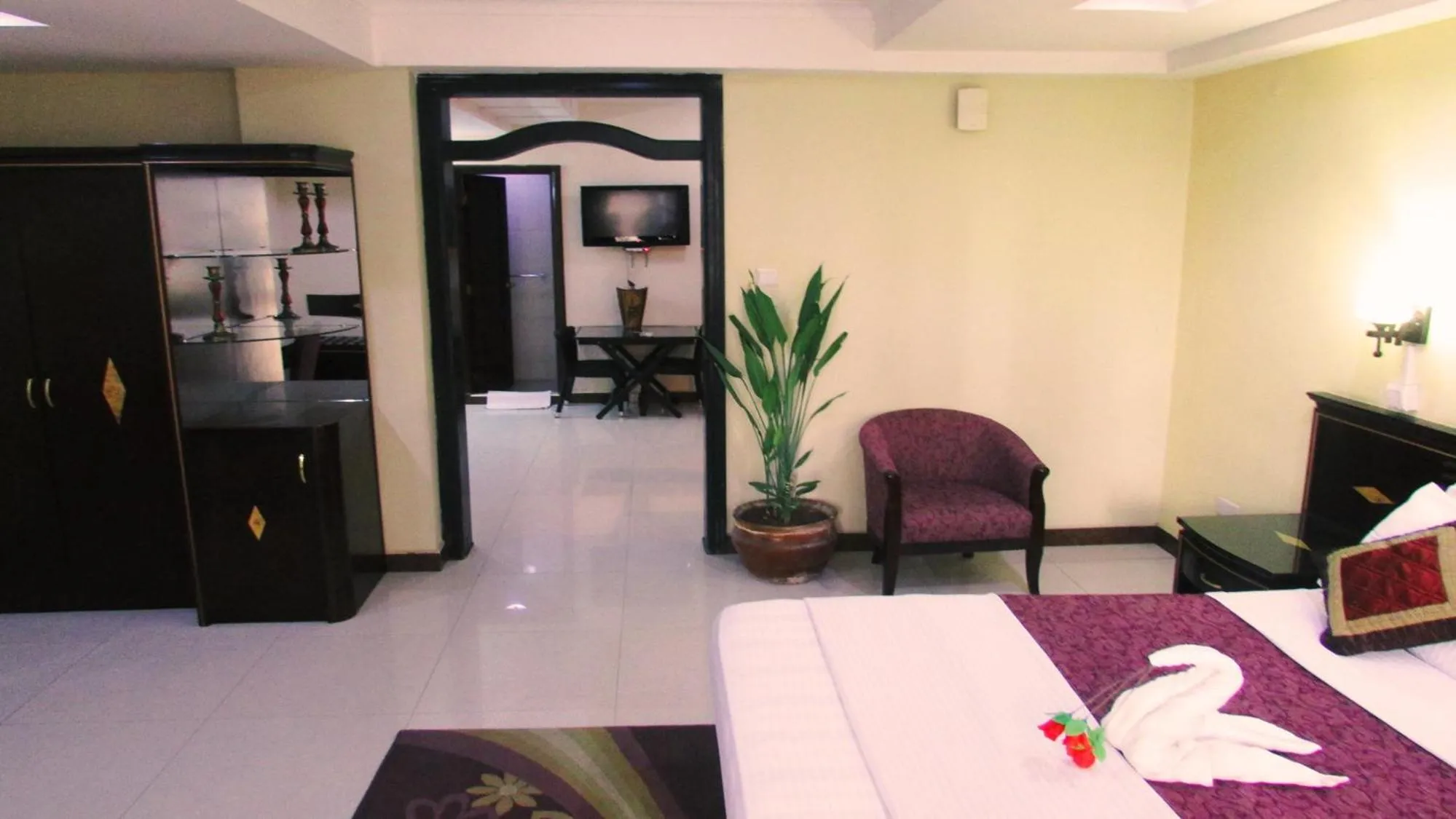 Shower, Bed in Urban Rose Hotel & Apartments