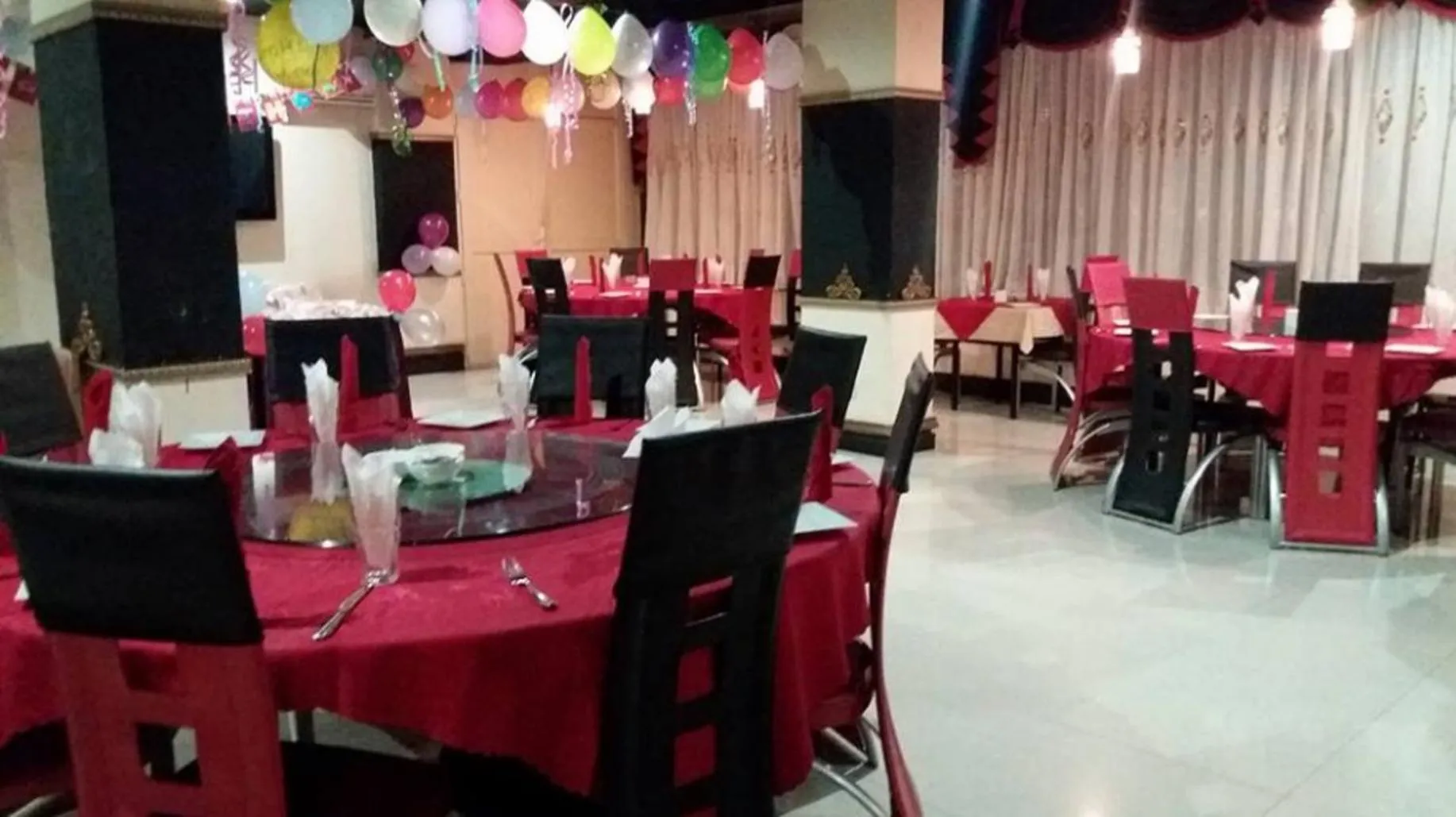 Restaurant/places to eat in Urban Rose Hotel & Apartments