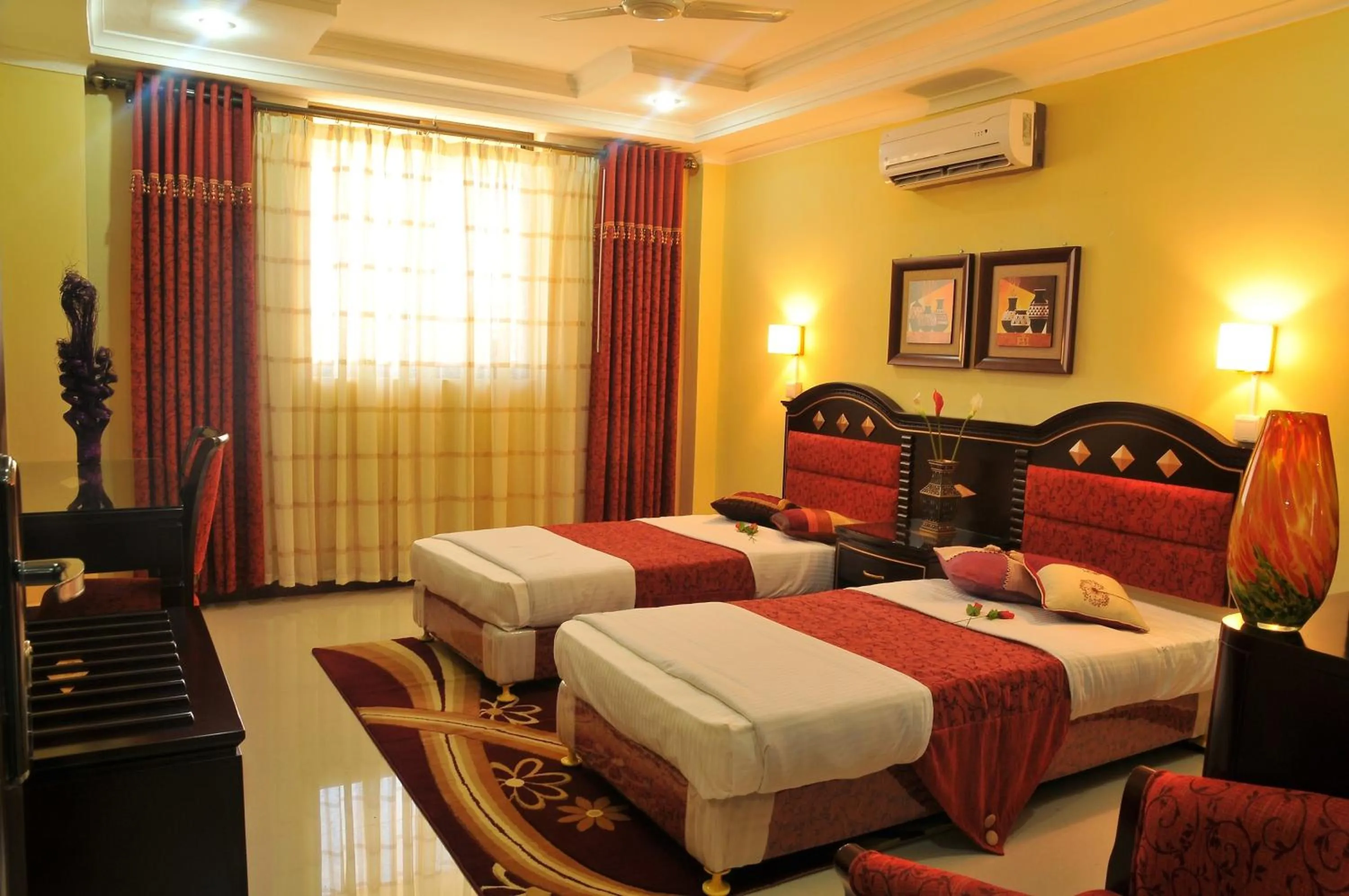 Shower, Bed in Urban Rose Hotel & Apartments